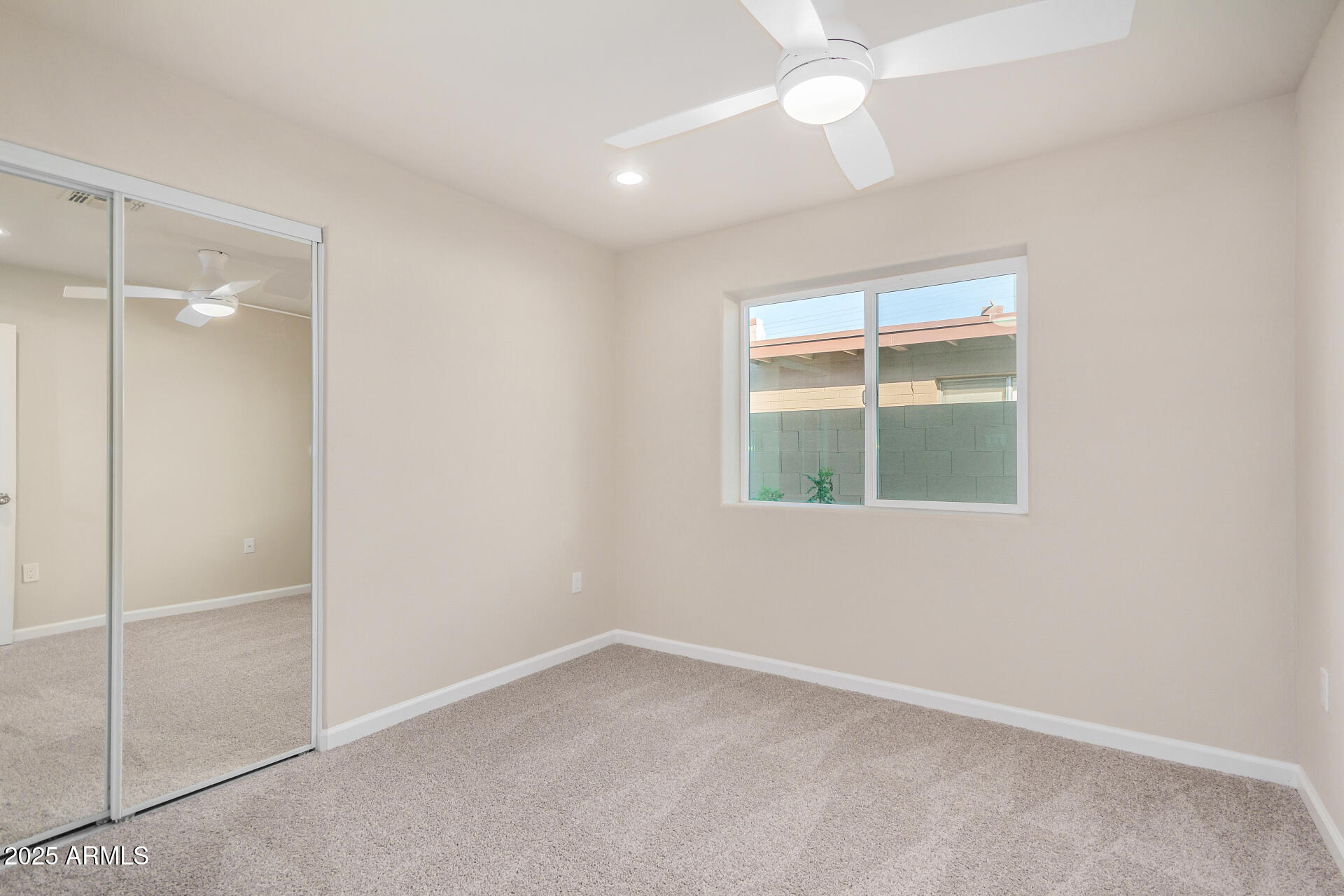 315 W RIVIERA Drive