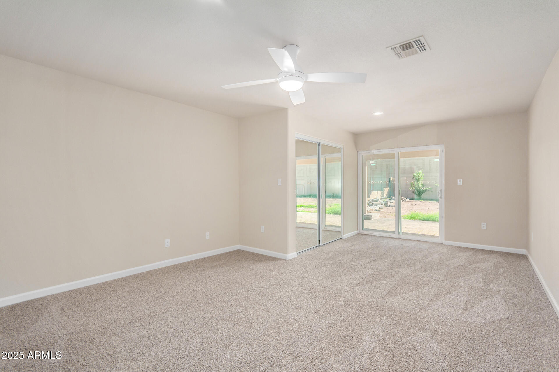 315 W RIVIERA Drive