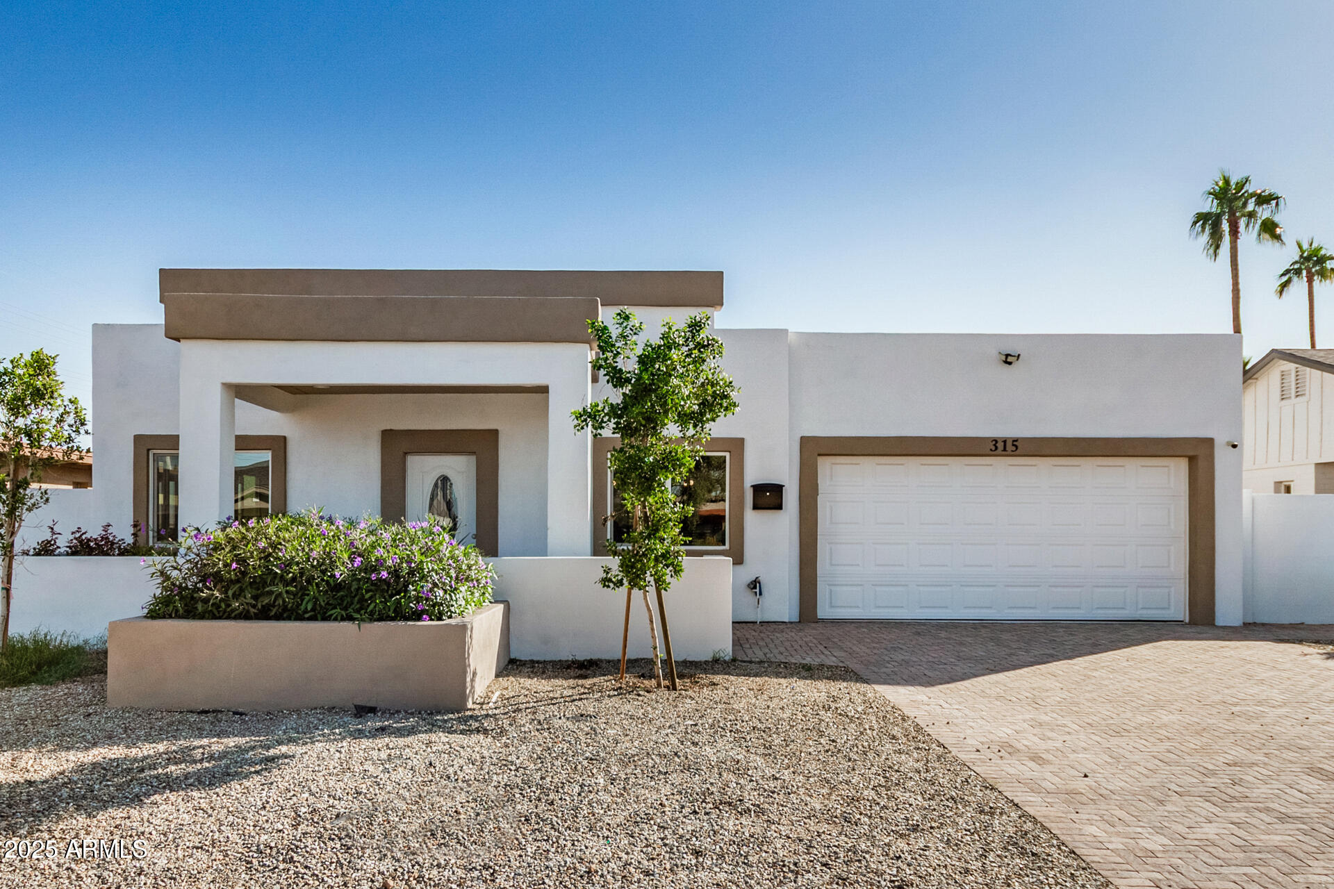 315 W RIVIERA Drive