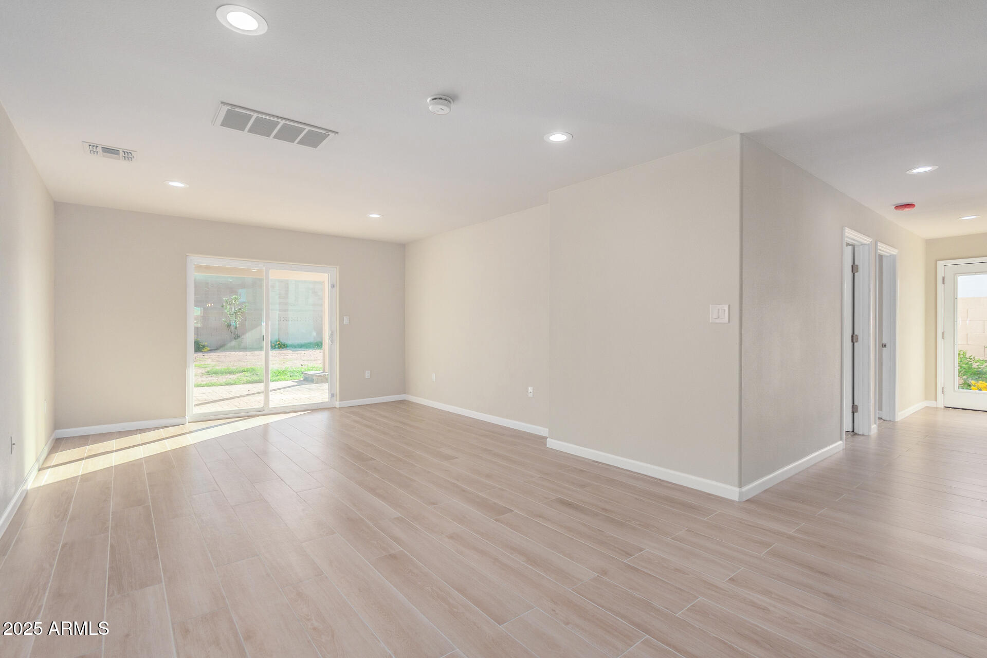 315 W RIVIERA Drive