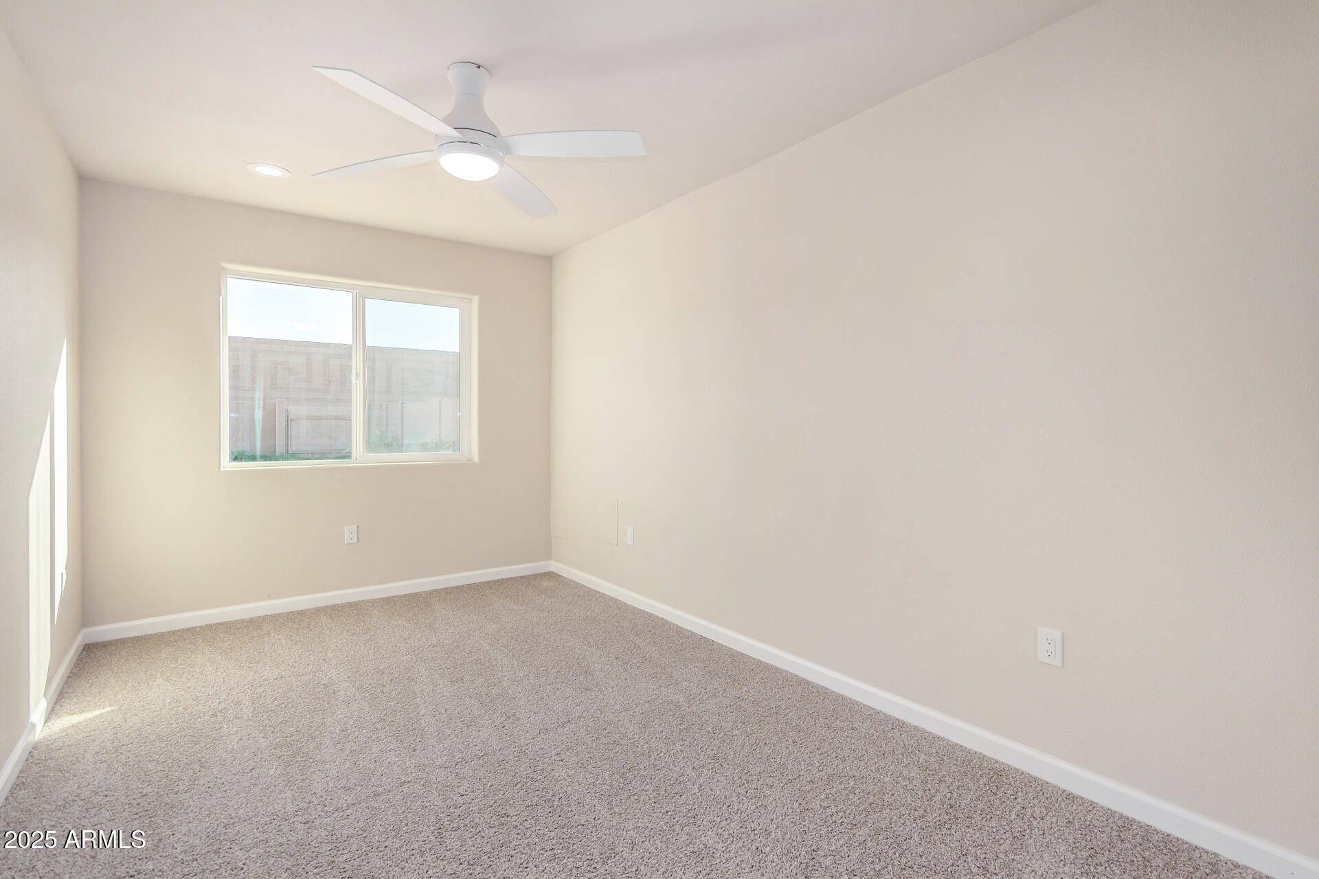 315 W RIVIERA Drive