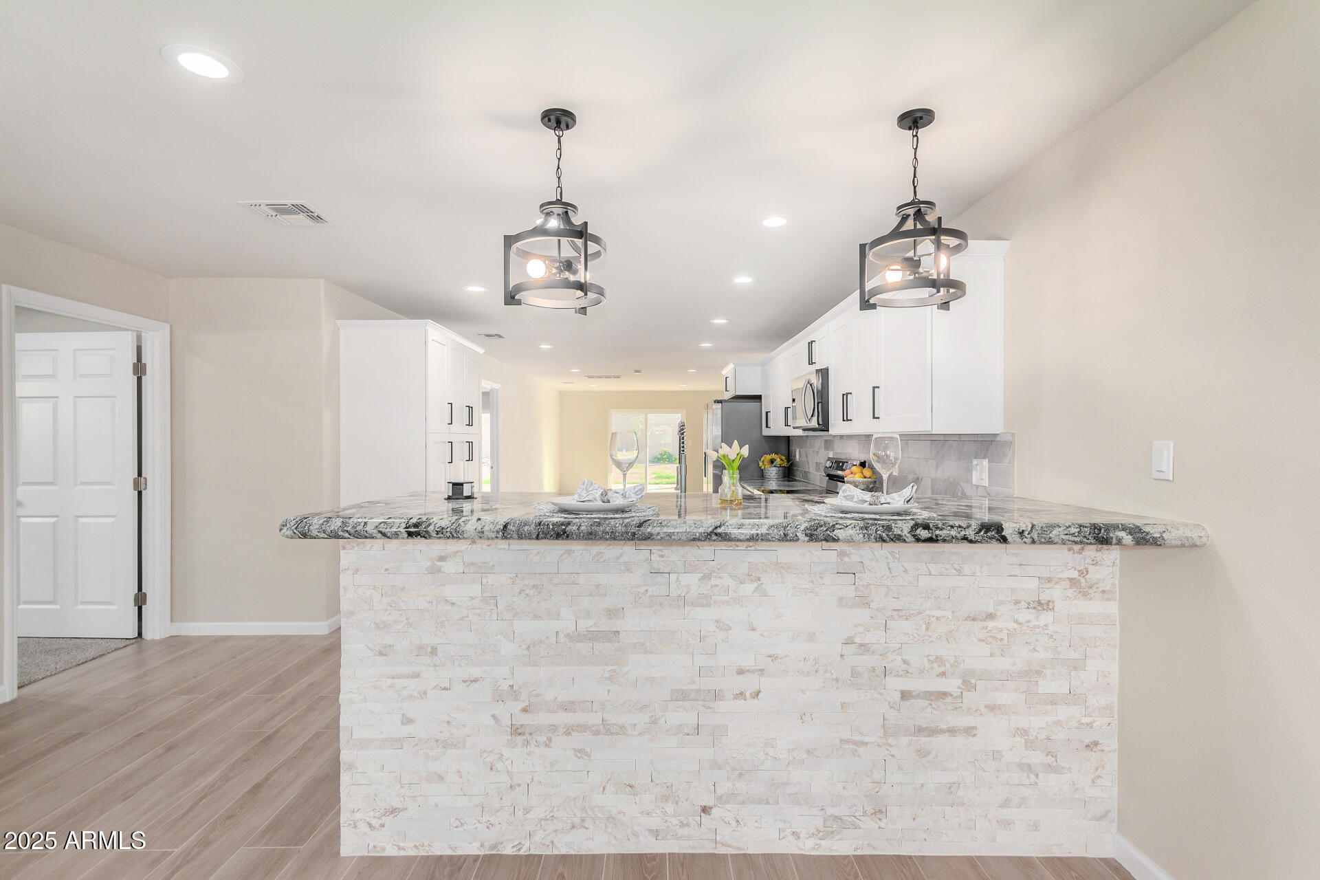 315 W RIVIERA Drive