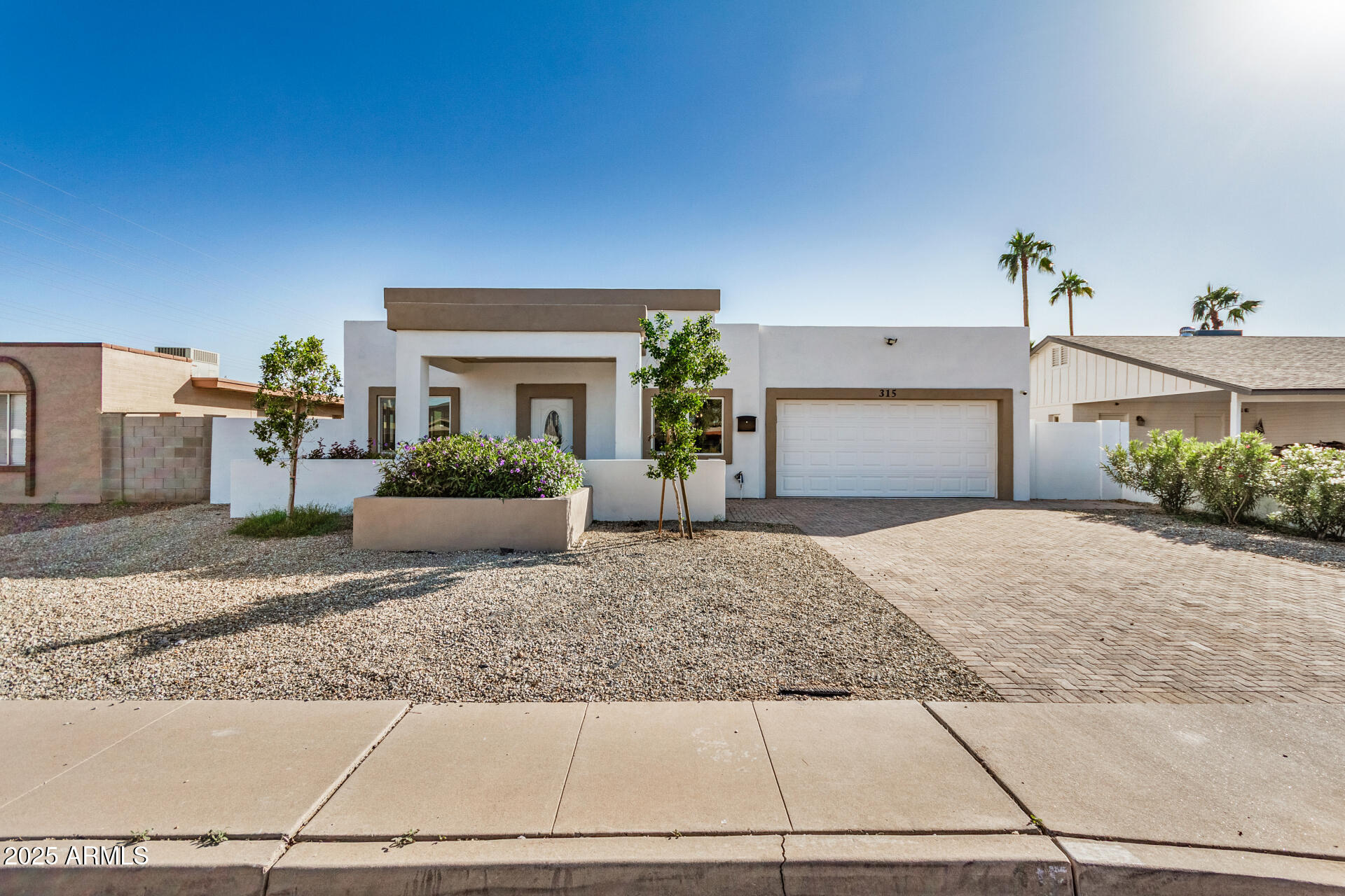 315 W RIVIERA Drive
