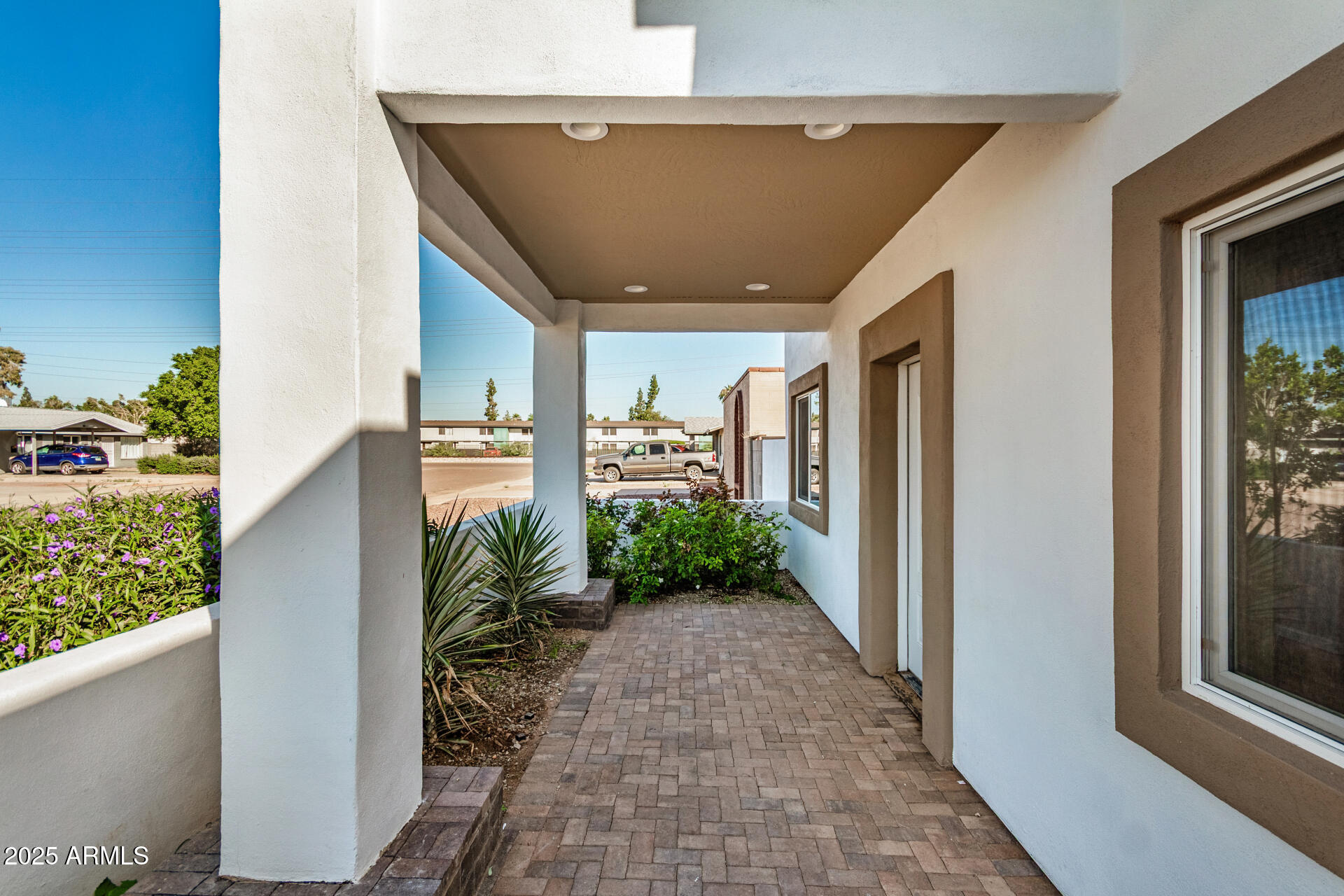 315 W RIVIERA Drive