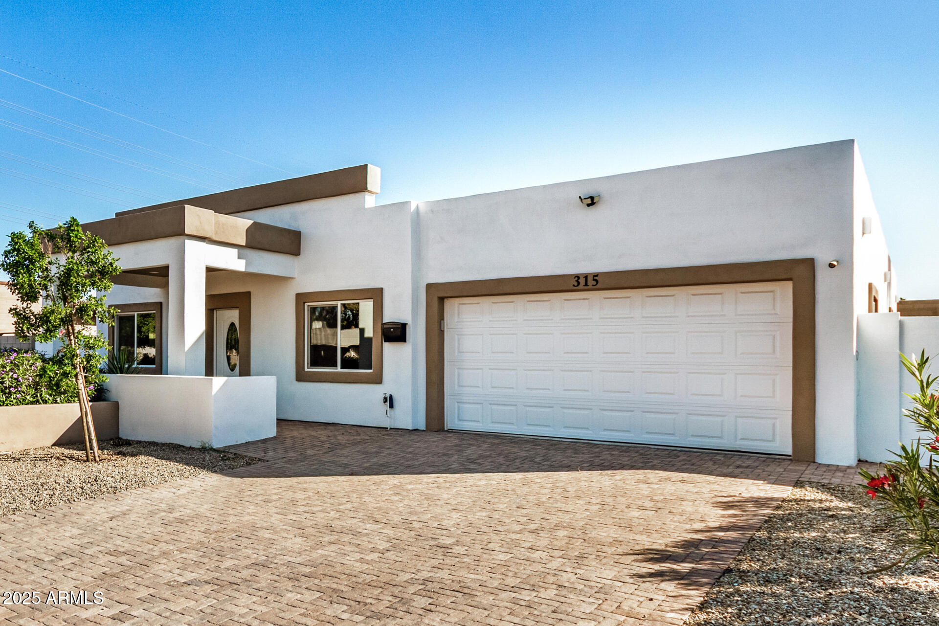 315 W RIVIERA Drive