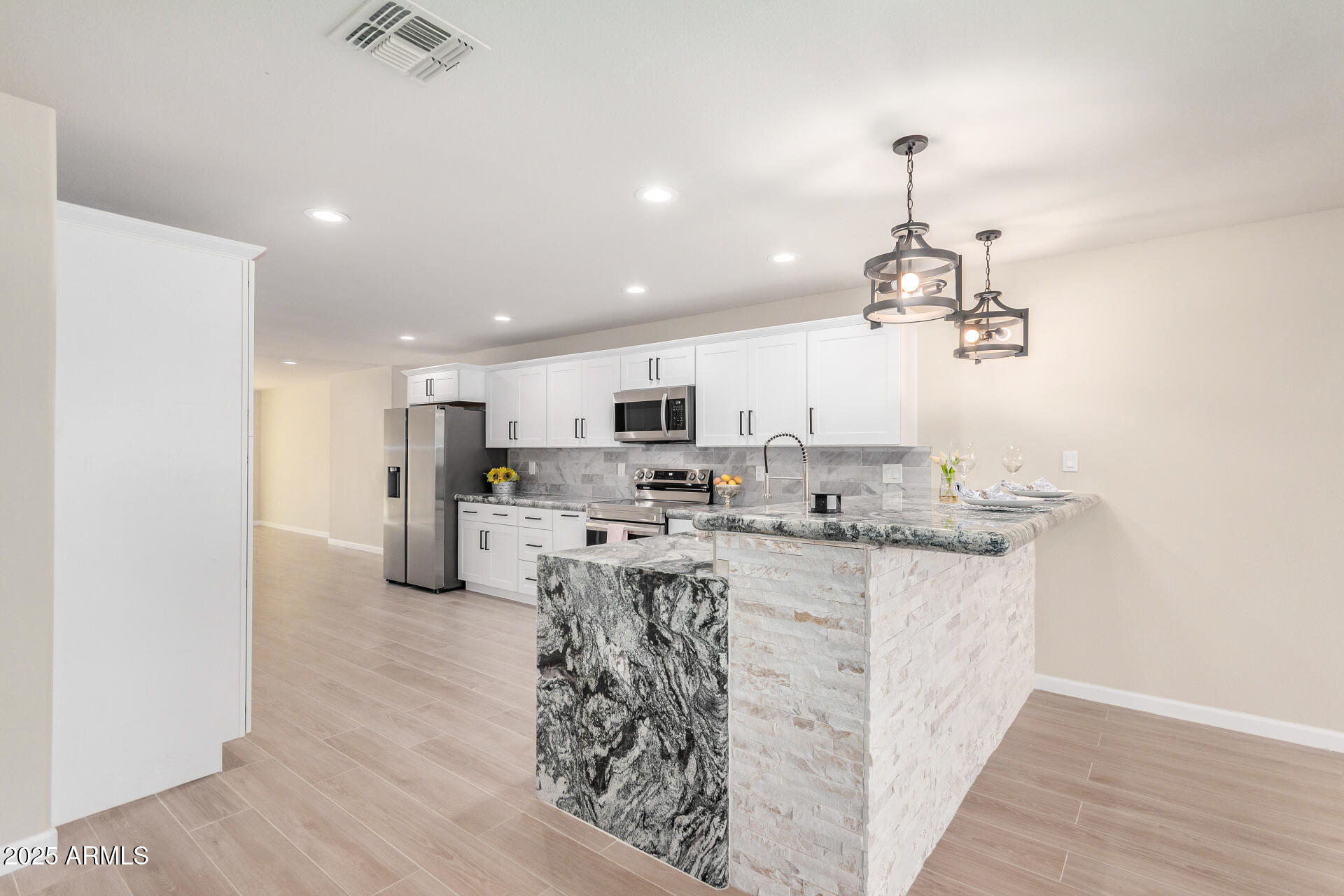 315 W RIVIERA Drive