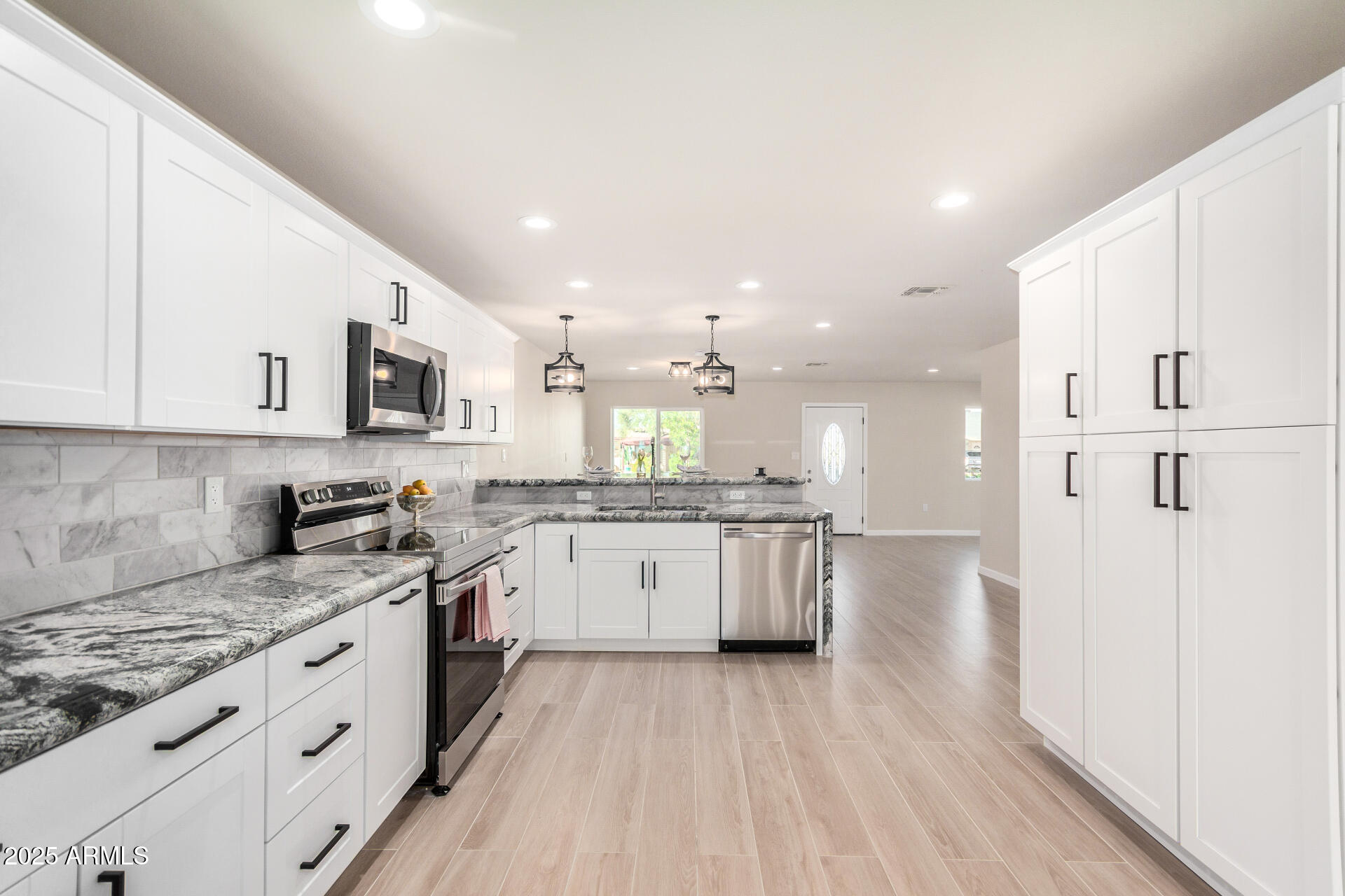 315 W RIVIERA Drive