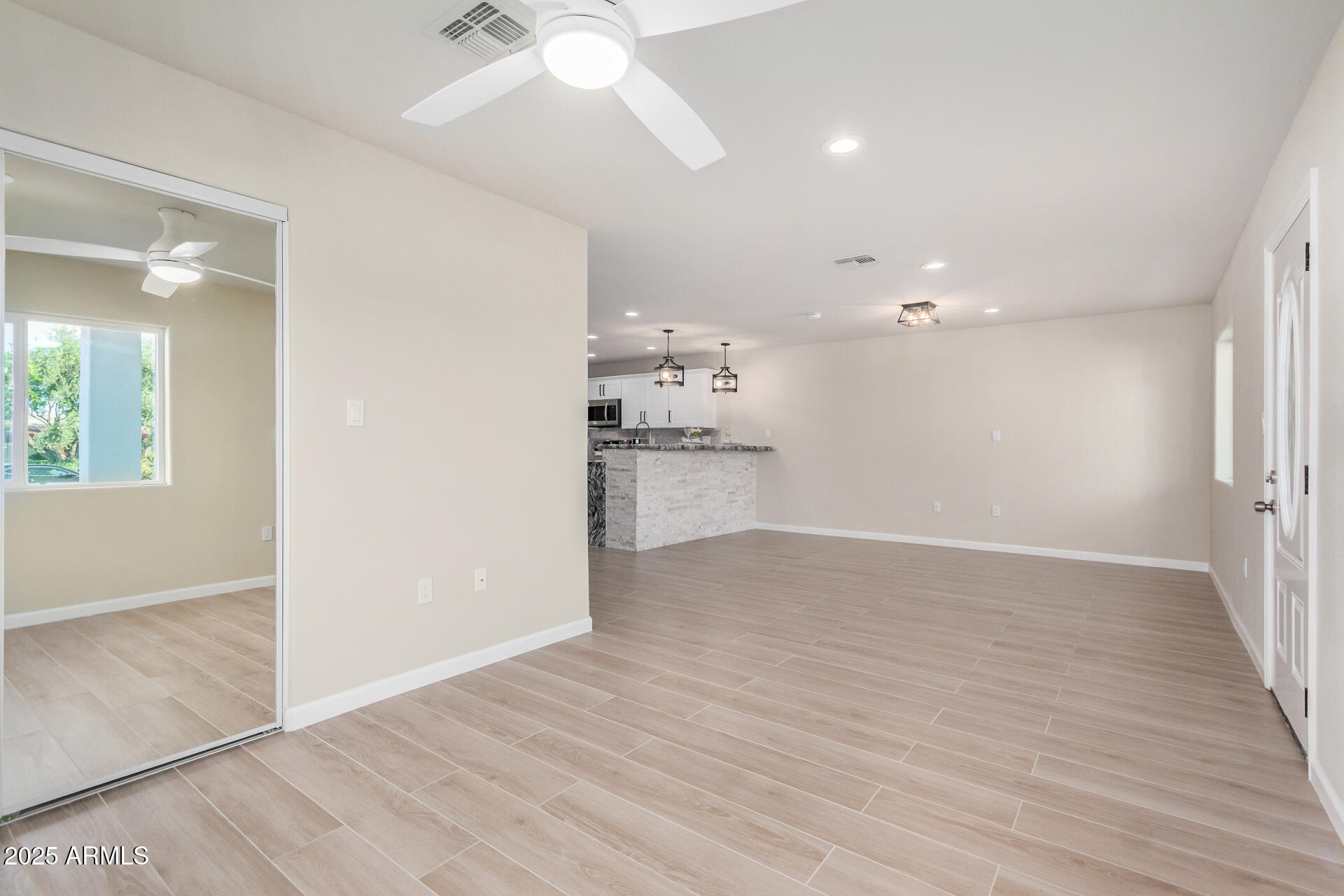 315 W RIVIERA Drive