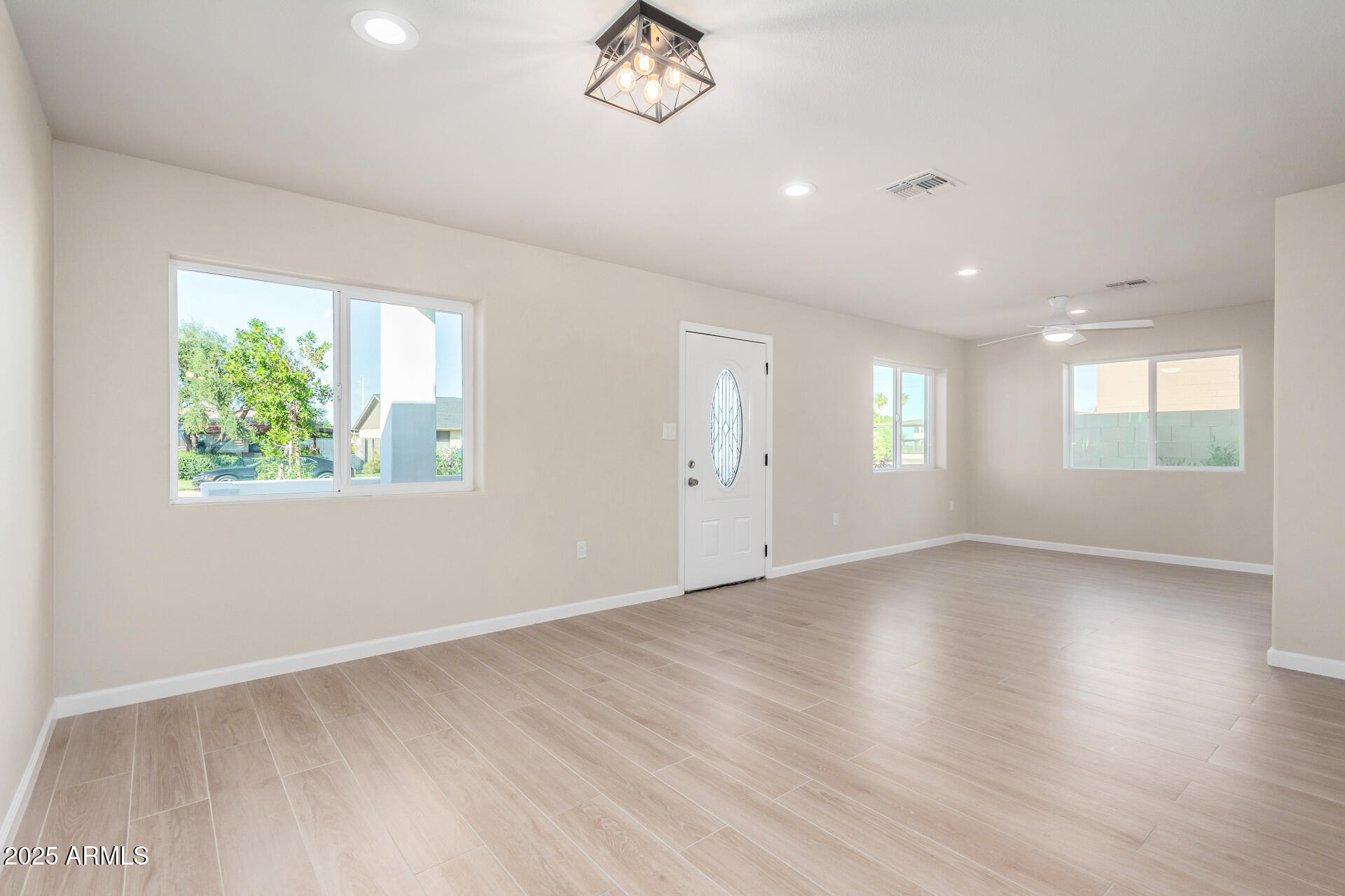 315 W RIVIERA Drive