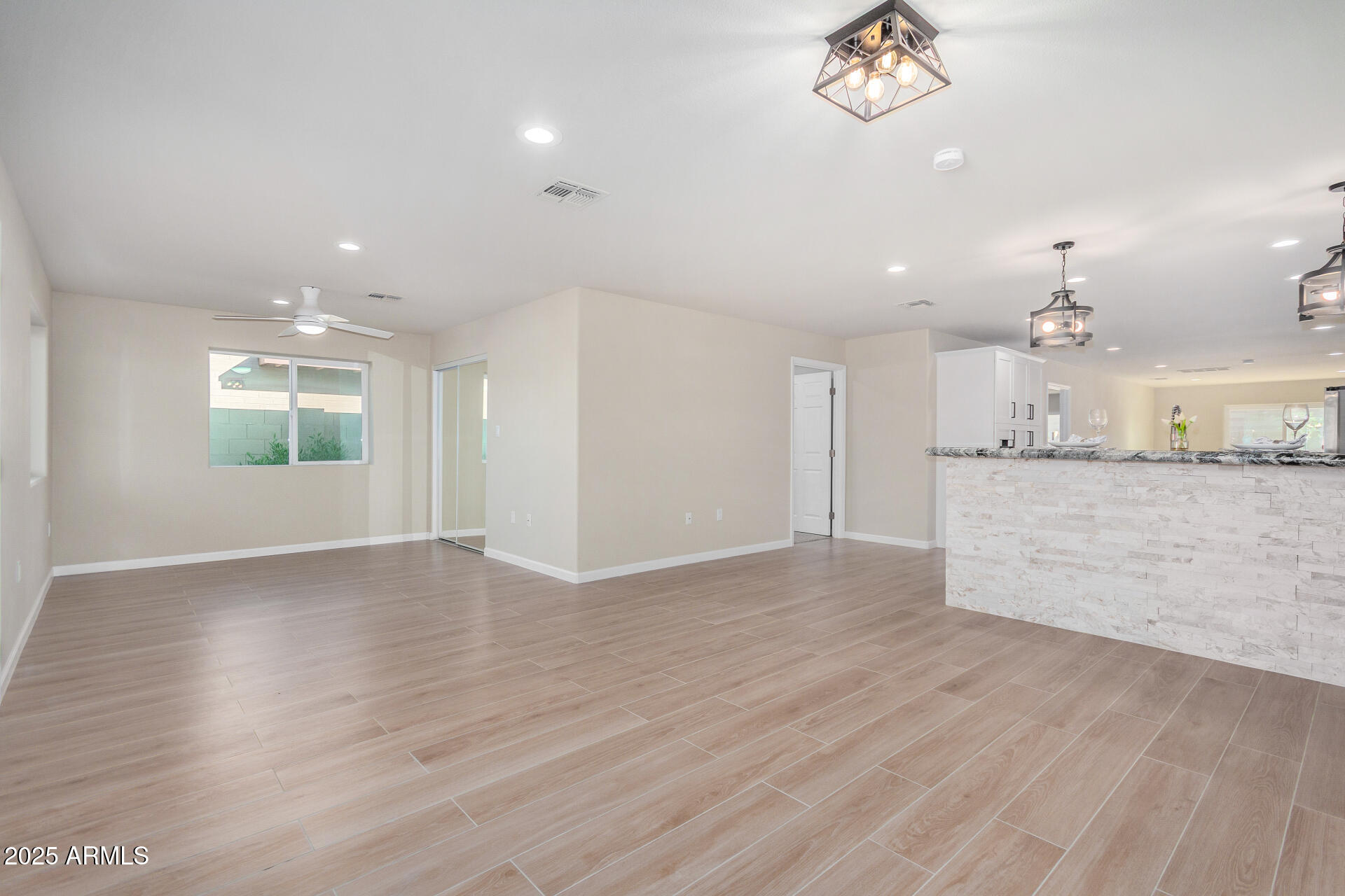 315 W RIVIERA Drive