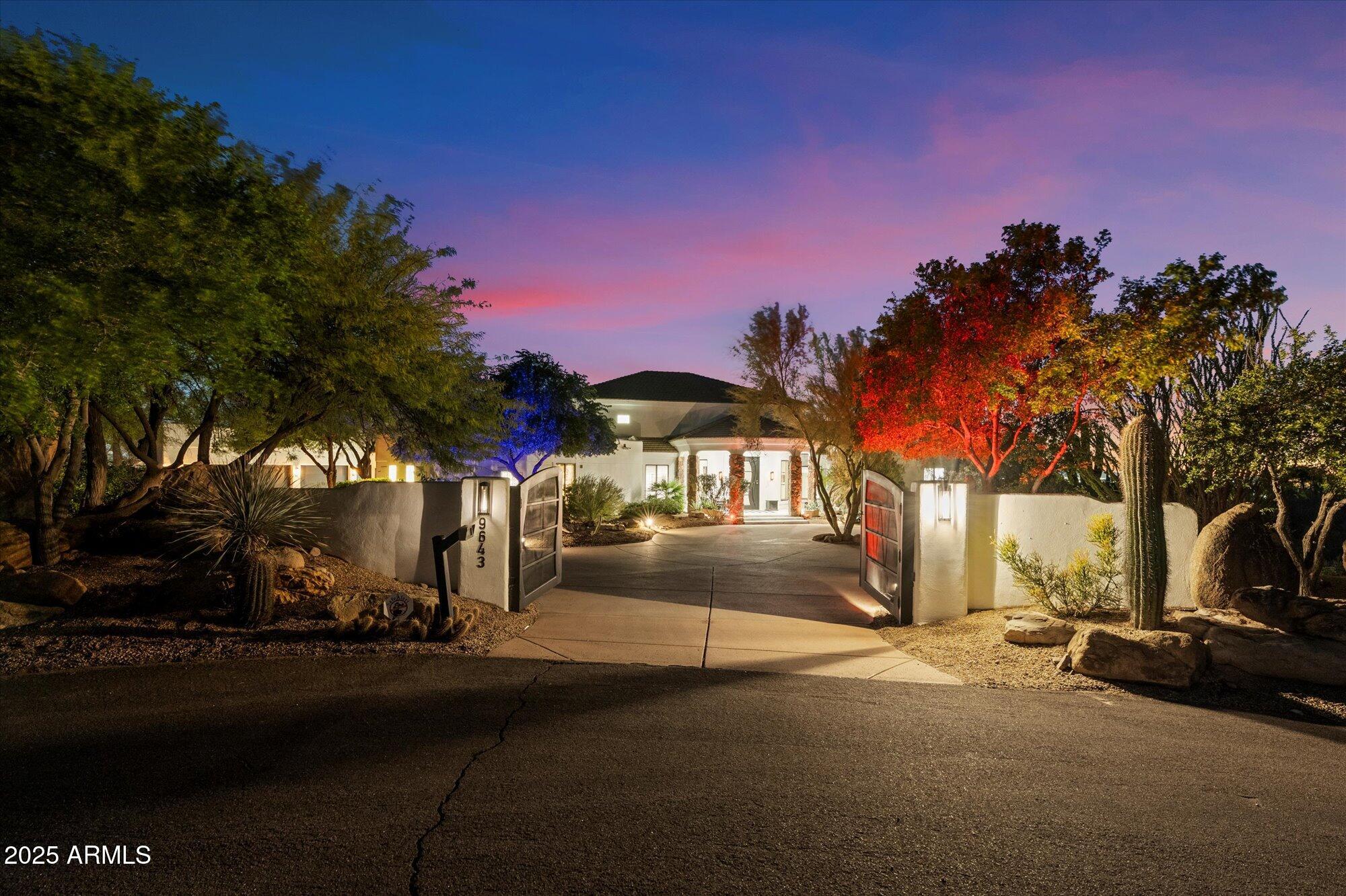 9643 E CASITAS DEL RIO Drive