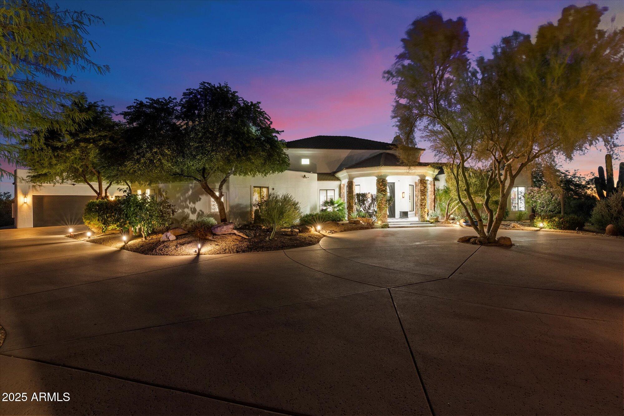 9643 E CASITAS DEL RIO Drive