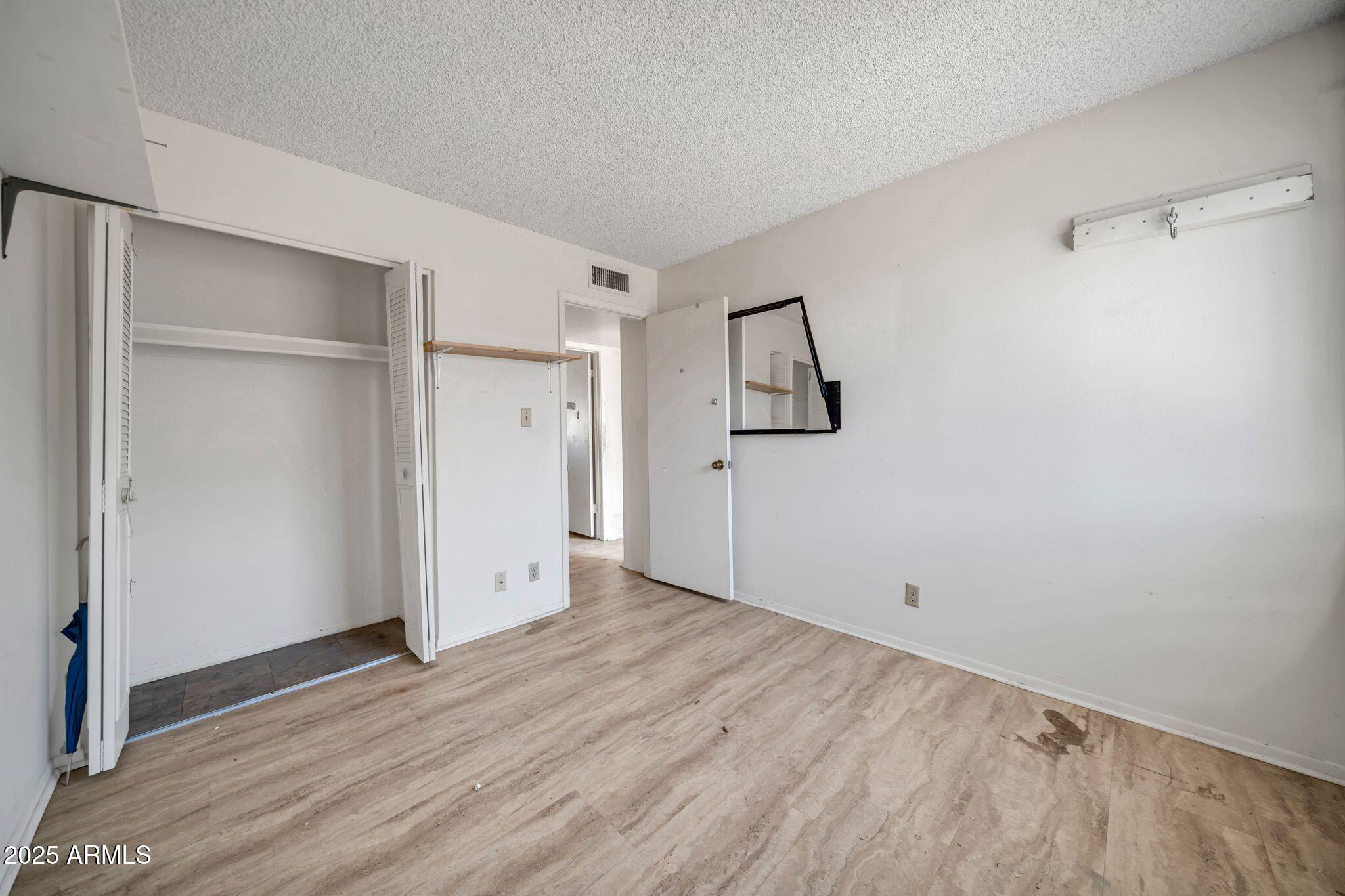 1526 W MURIEL Drive