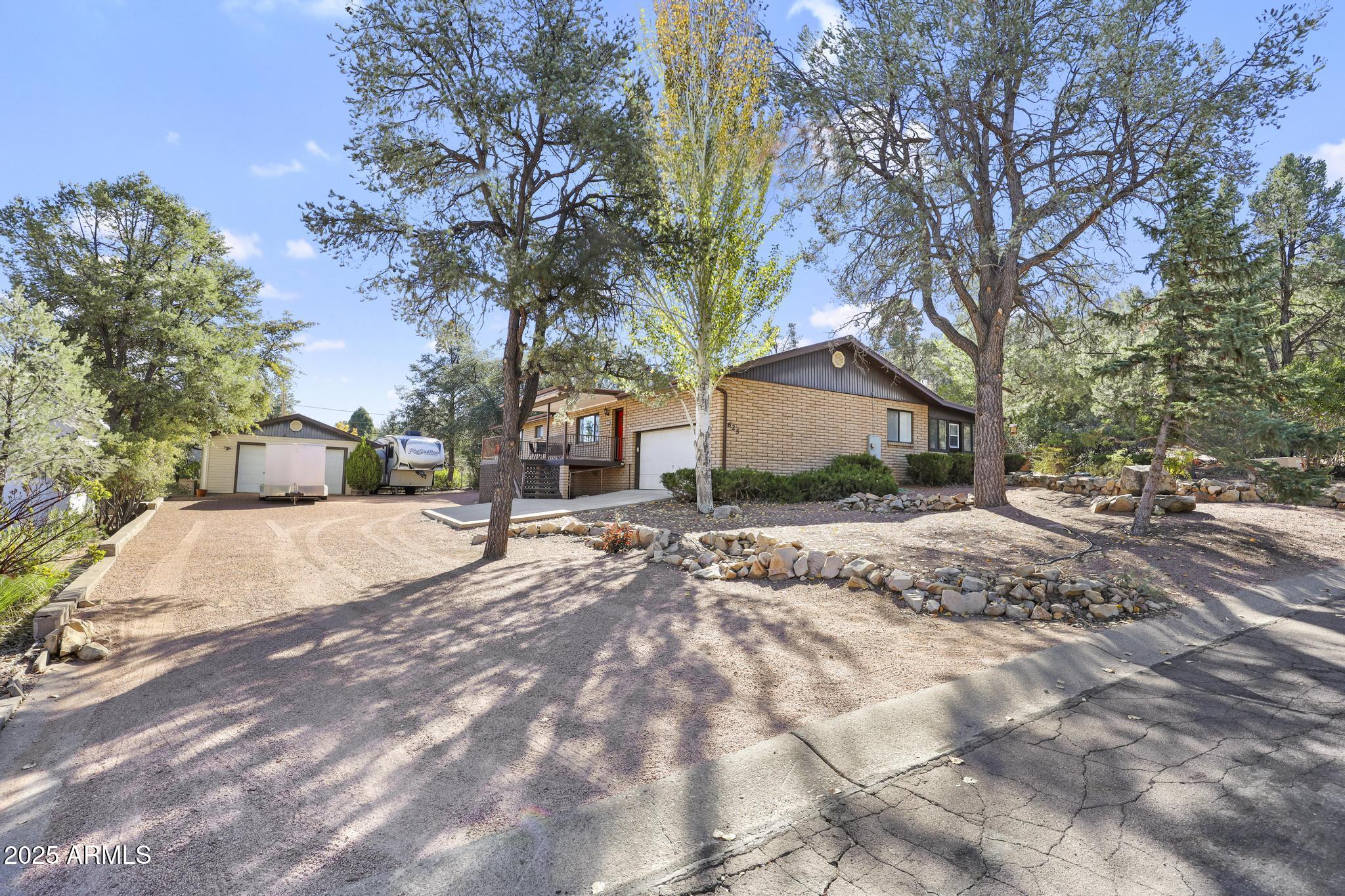 625 E CORONADO Way