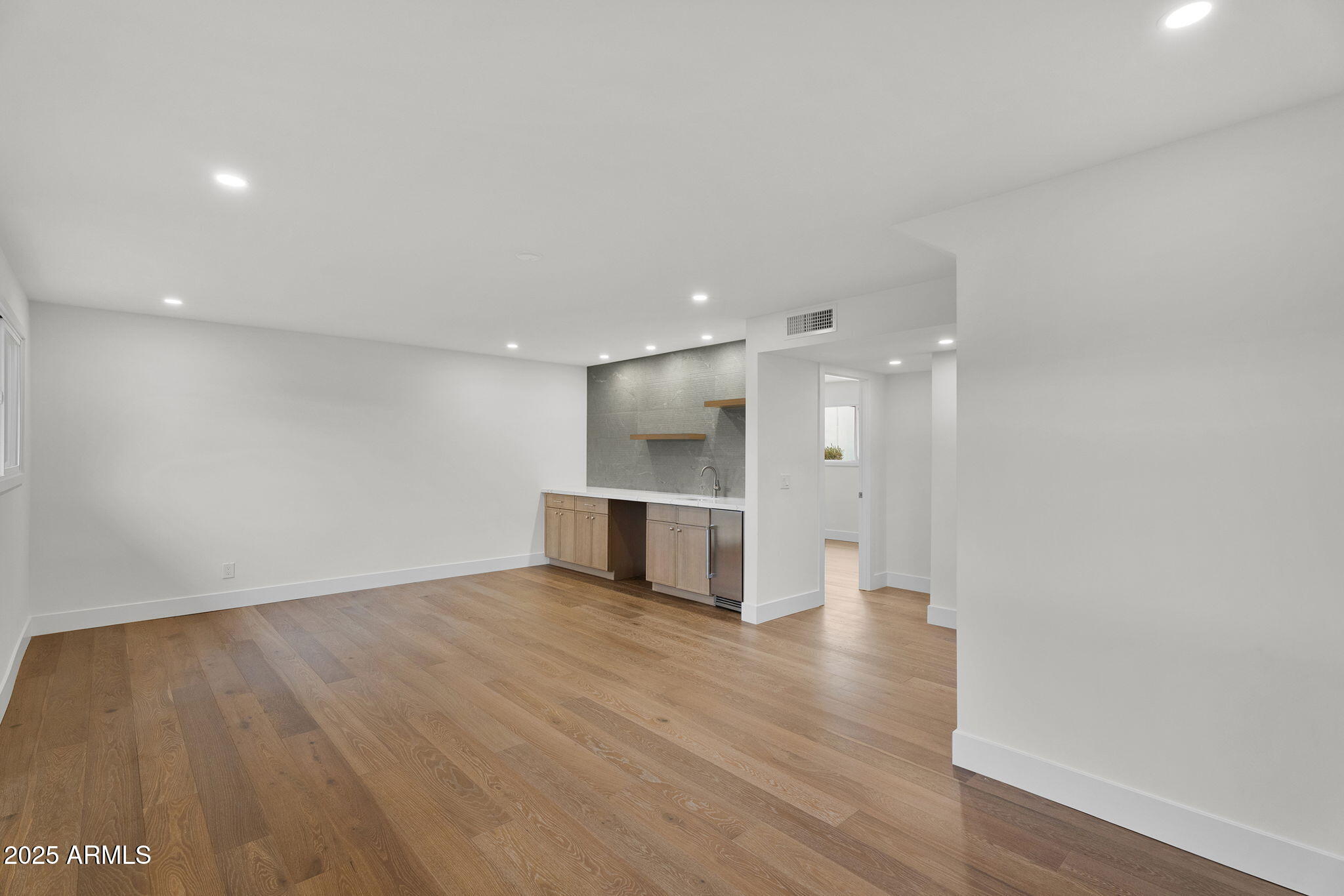 3413 N 87TH Place