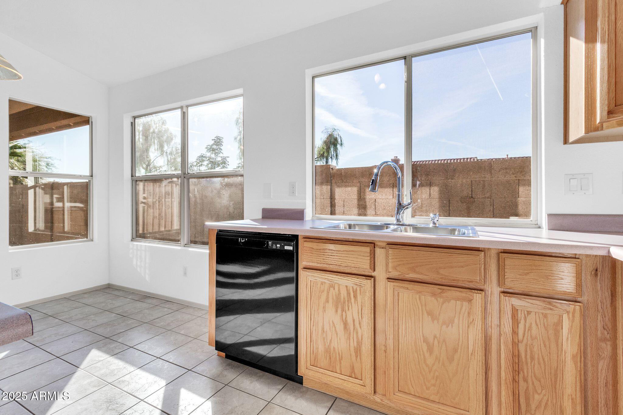 1195 W MYRNA Lane