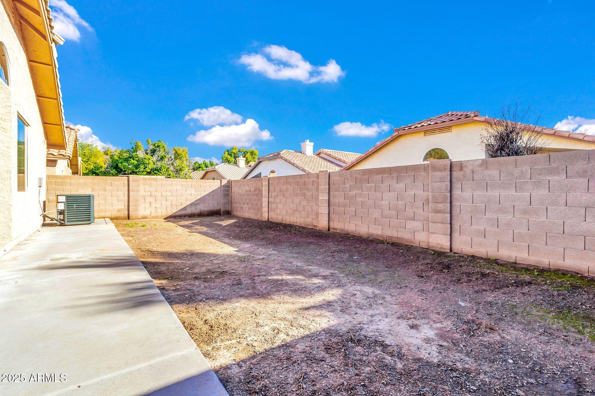 1195 W MYRNA Lane