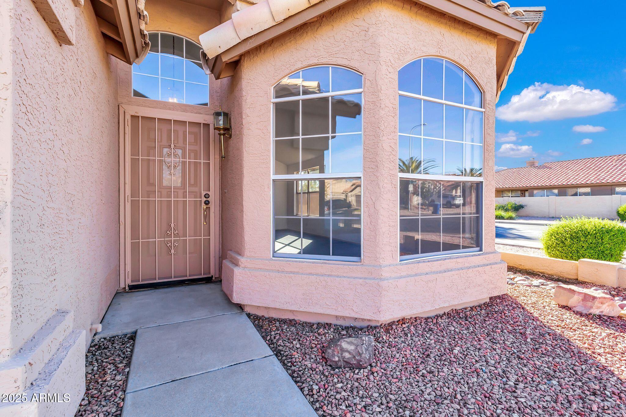 1195 W MYRNA Lane
