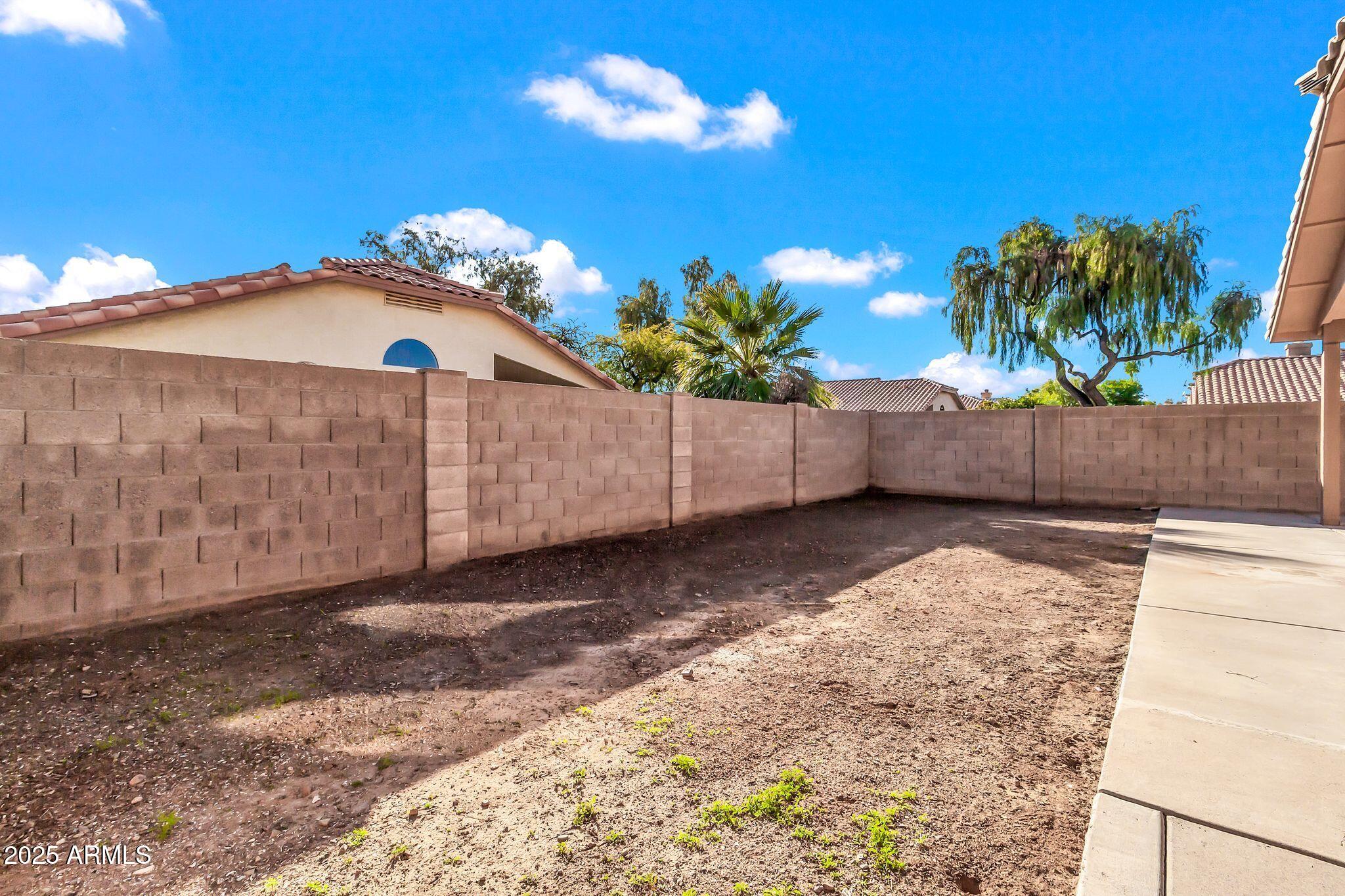 1195 W MYRNA Lane