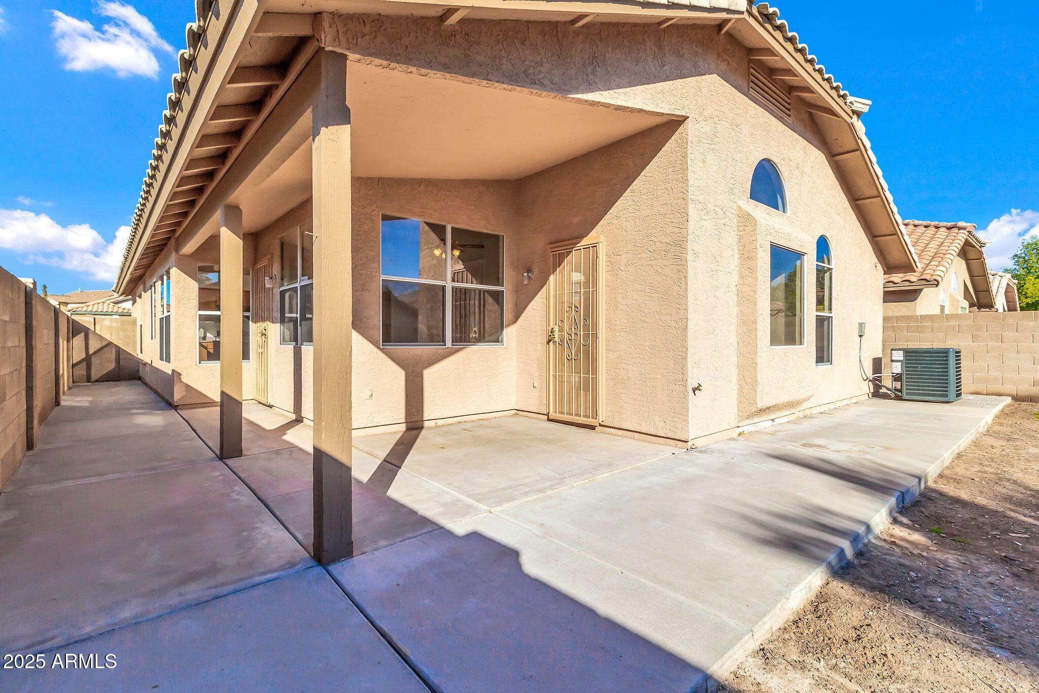 1195 W MYRNA Lane
