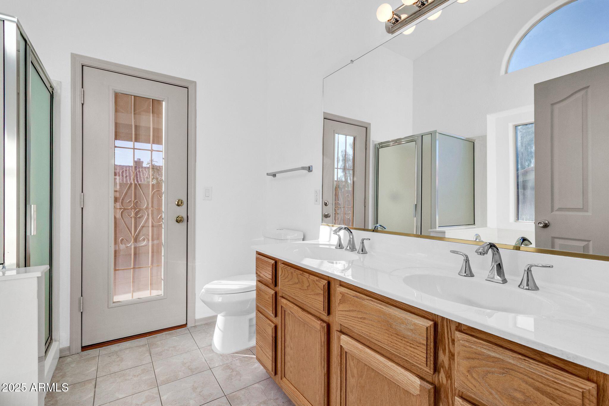 1195 W MYRNA Lane