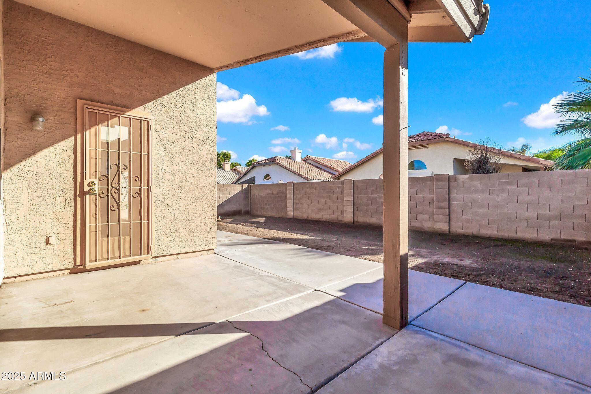 1195 W MYRNA Lane
