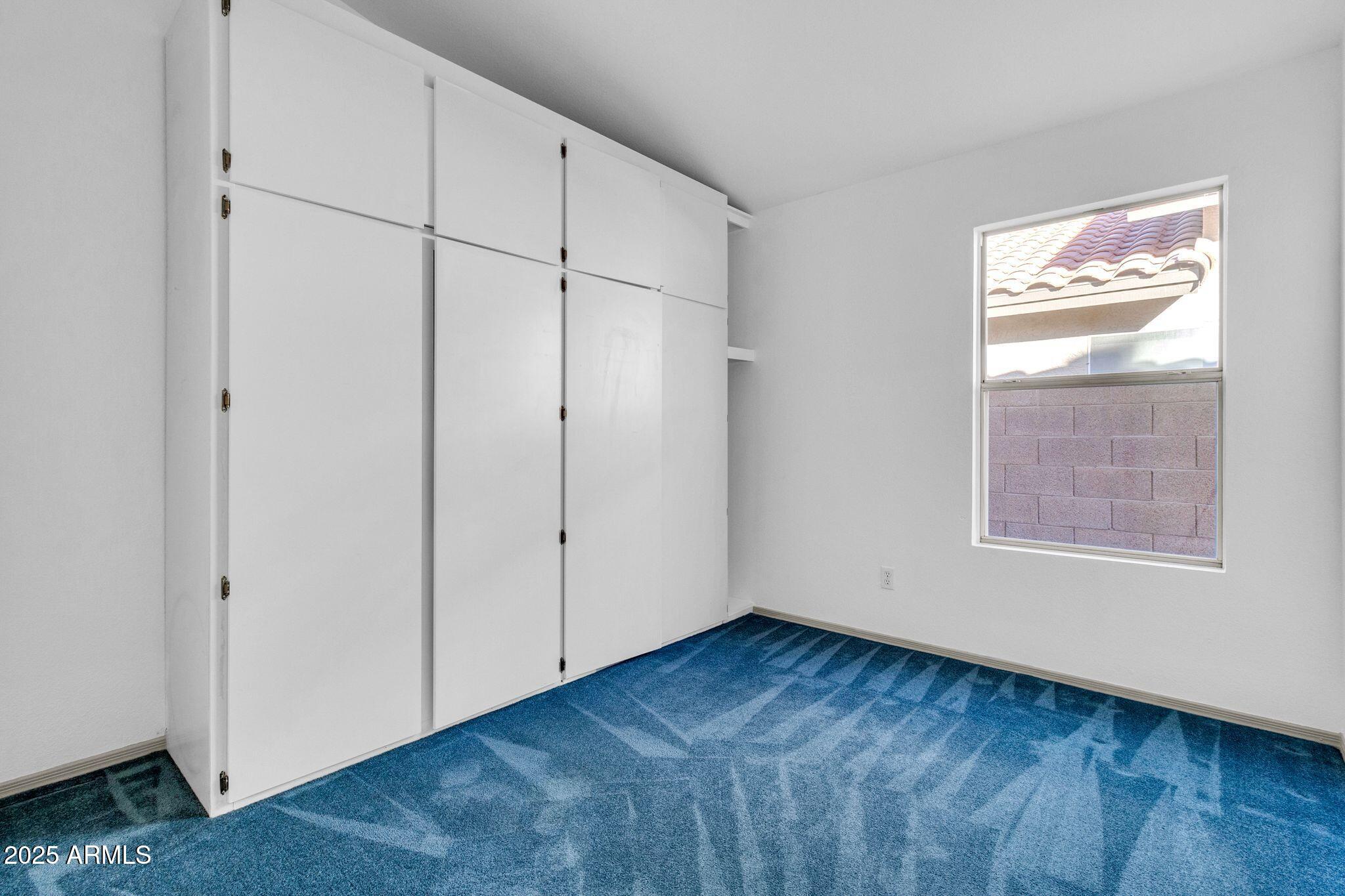1195 W MYRNA Lane
