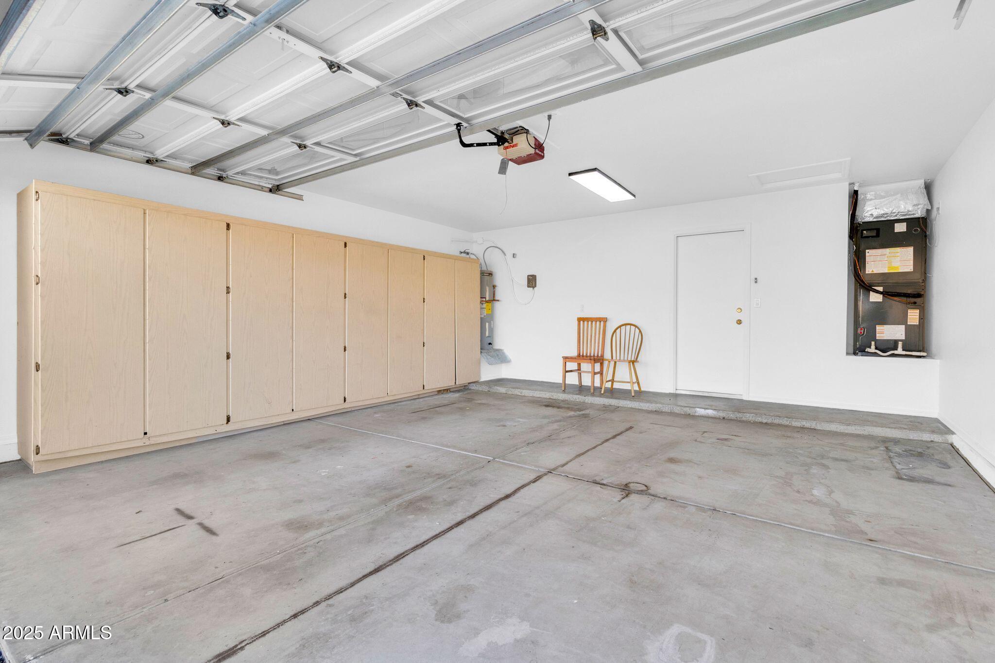 1195 W MYRNA Lane