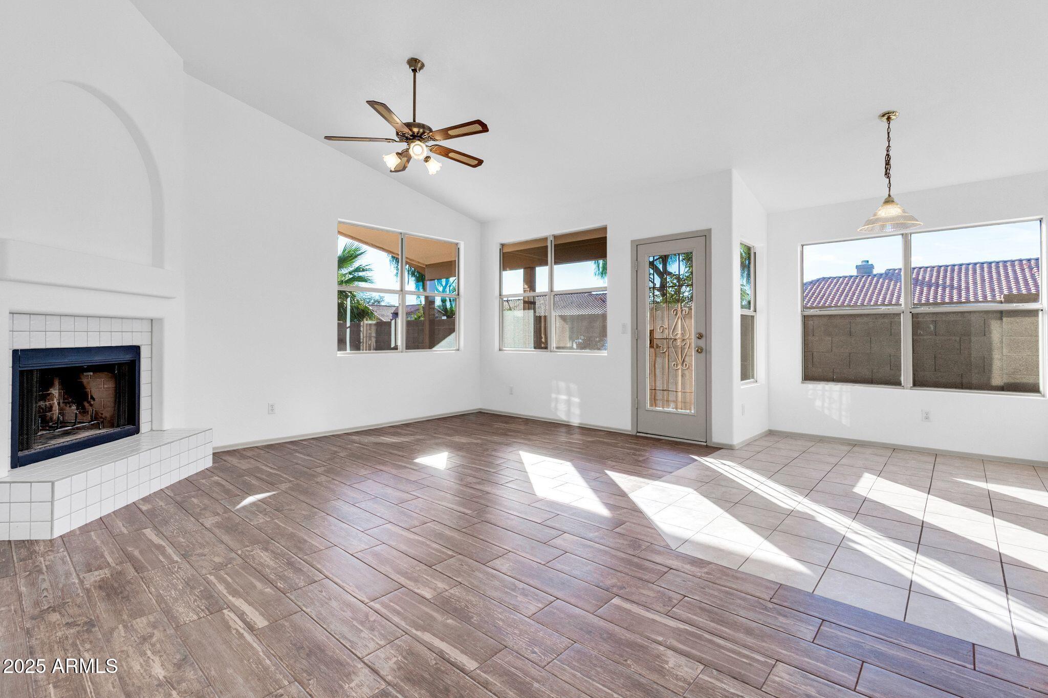 1195 W MYRNA Lane