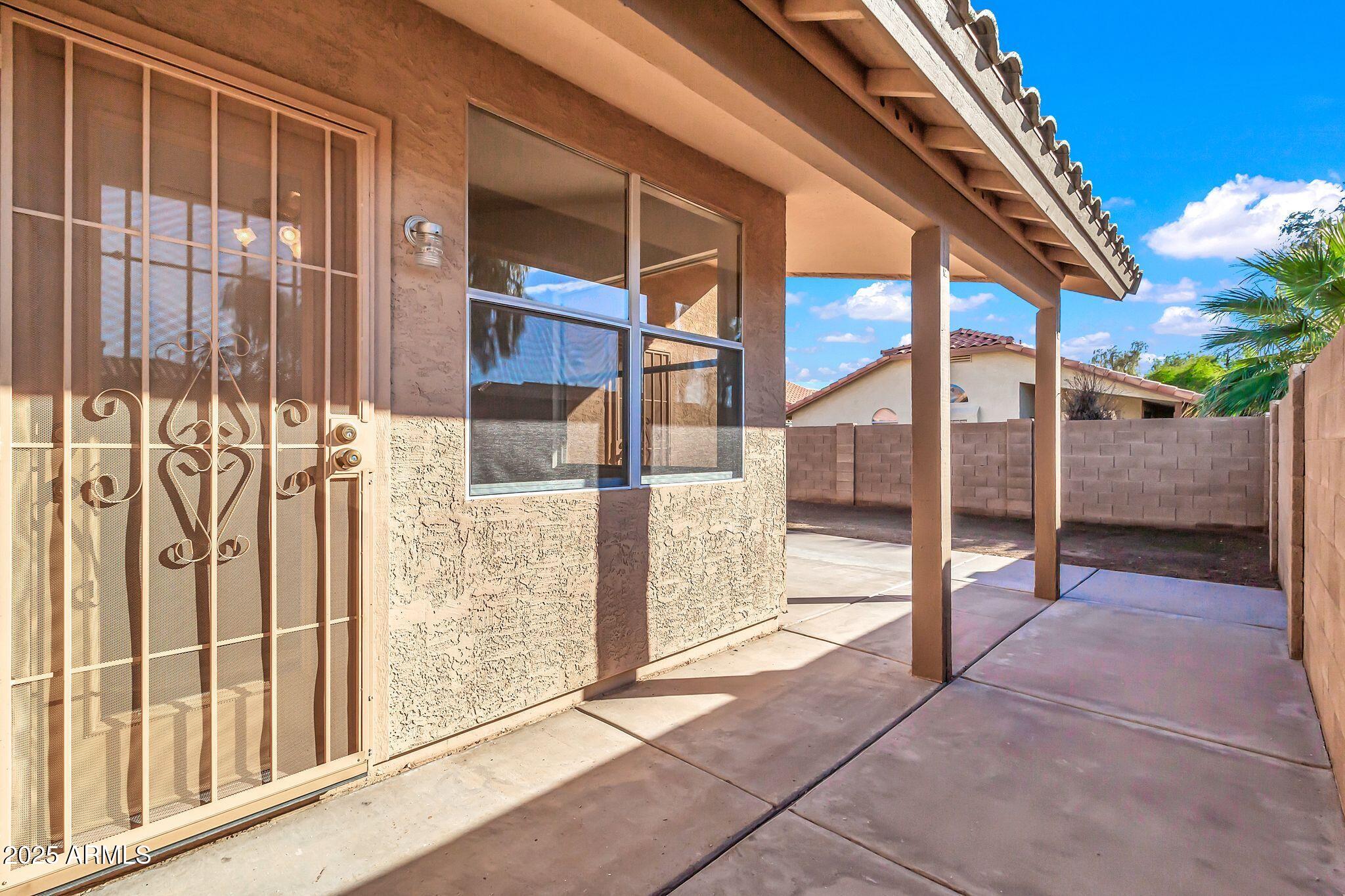 1195 W MYRNA Lane