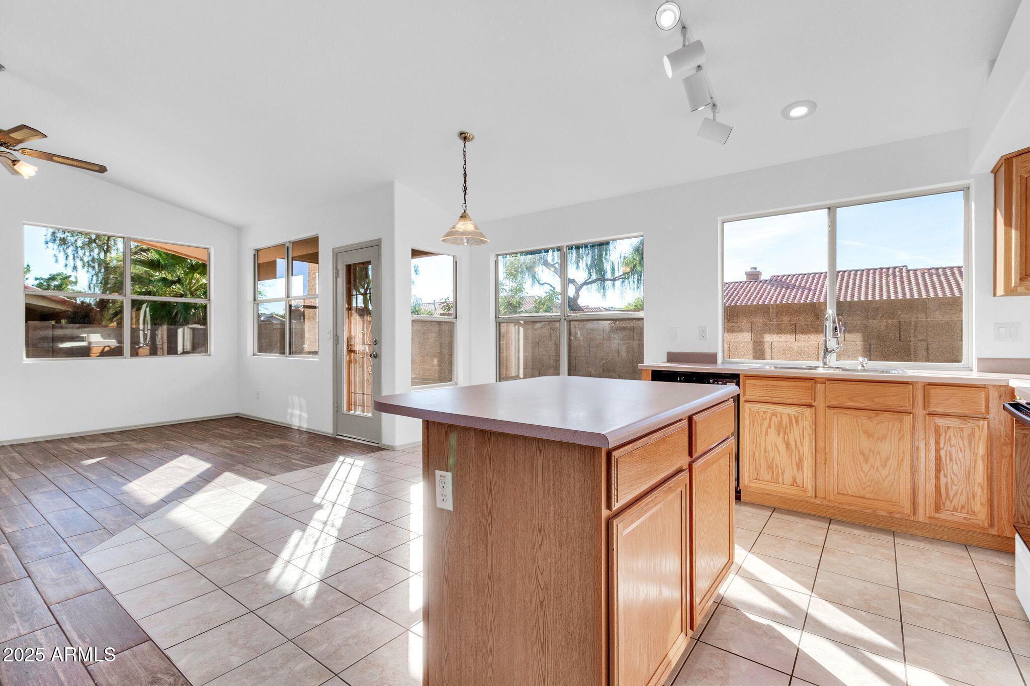 1195 W MYRNA Lane