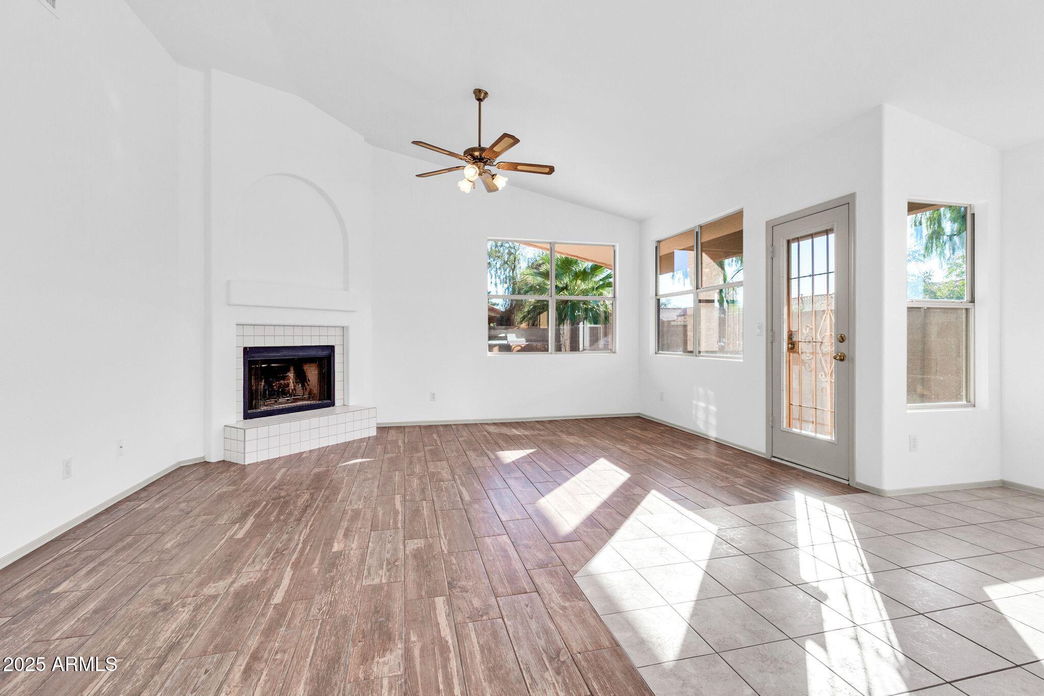 1195 W MYRNA Lane
