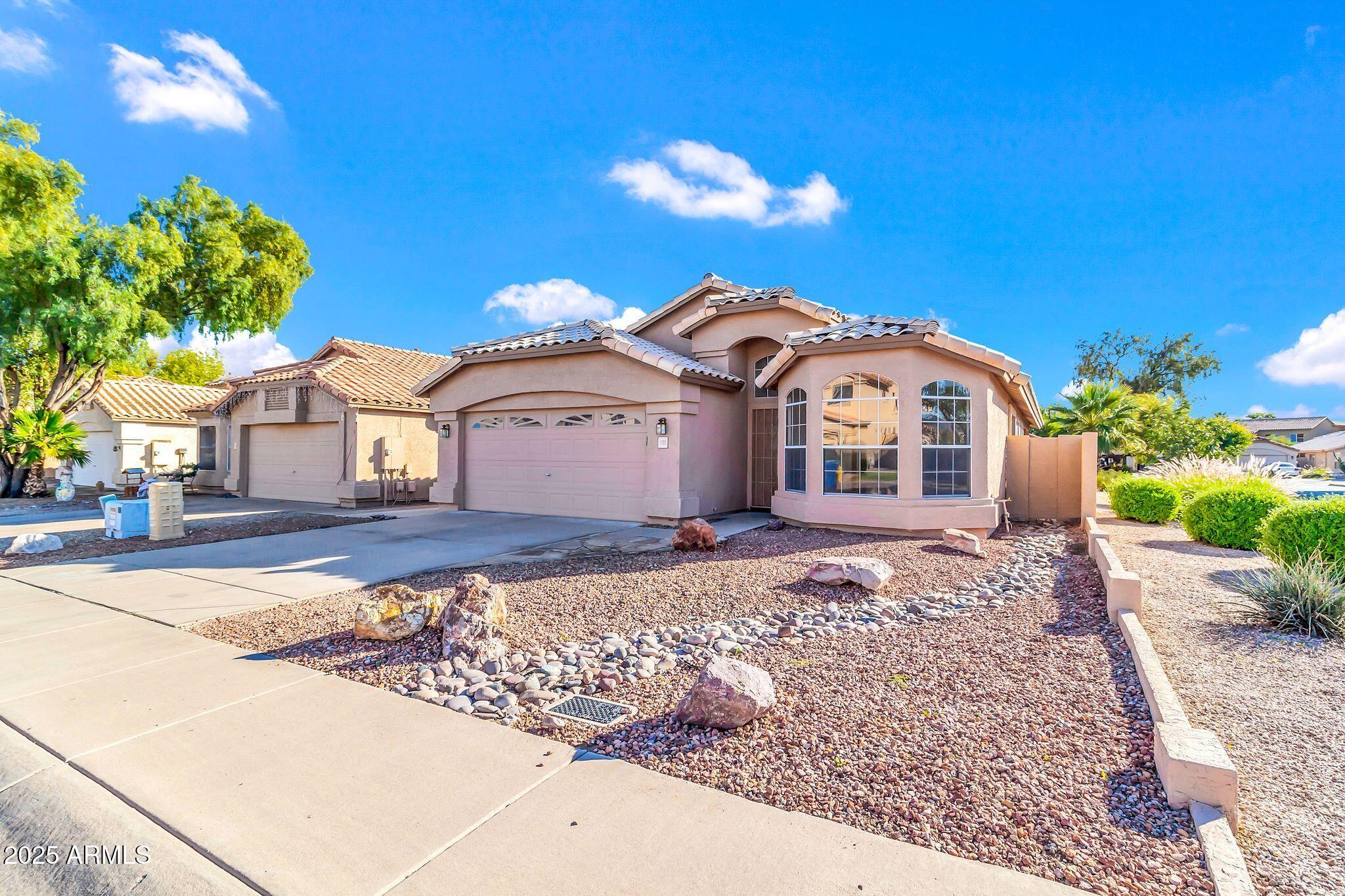 1195 W MYRNA Lane