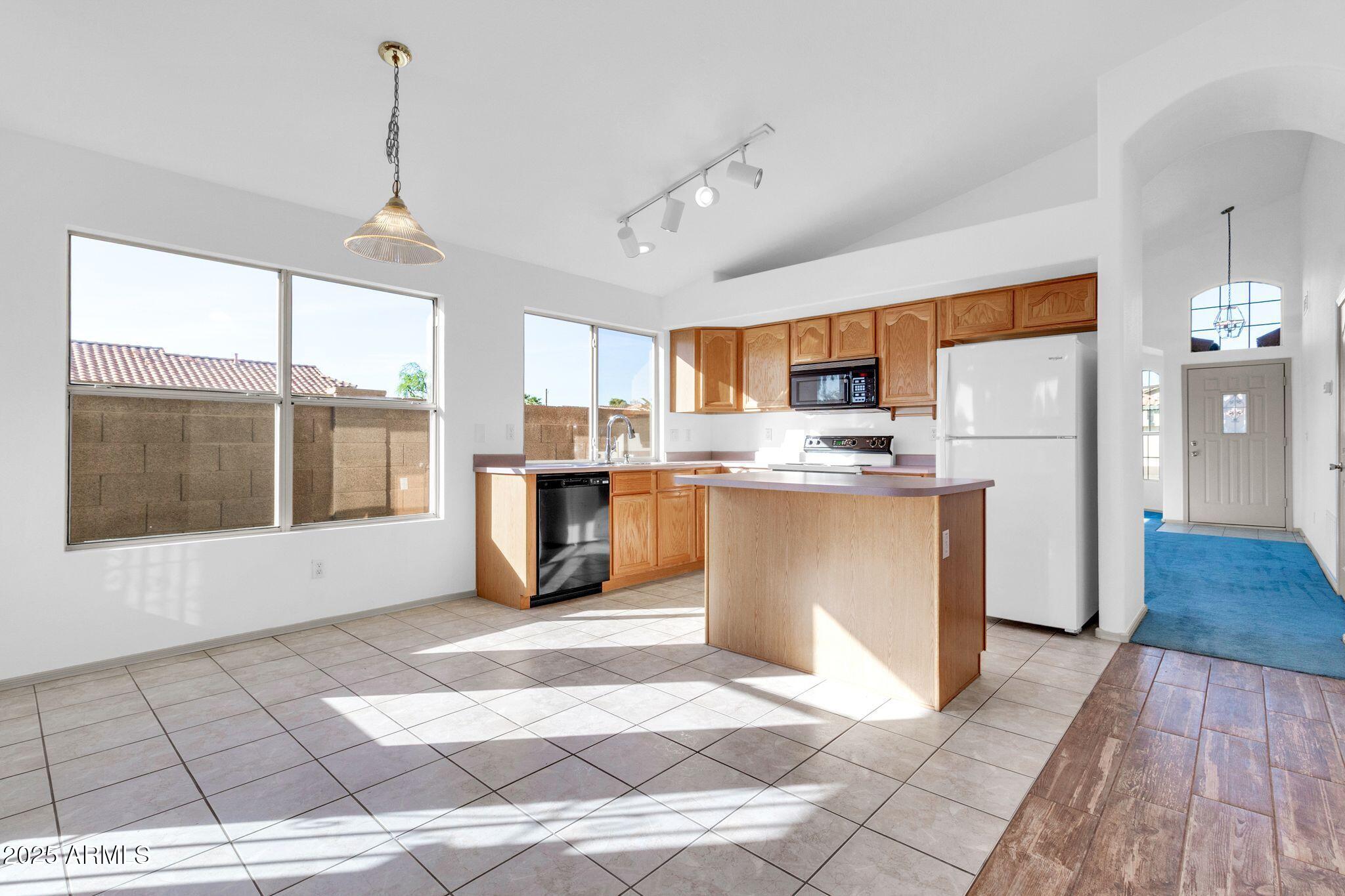 1195 W MYRNA Lane