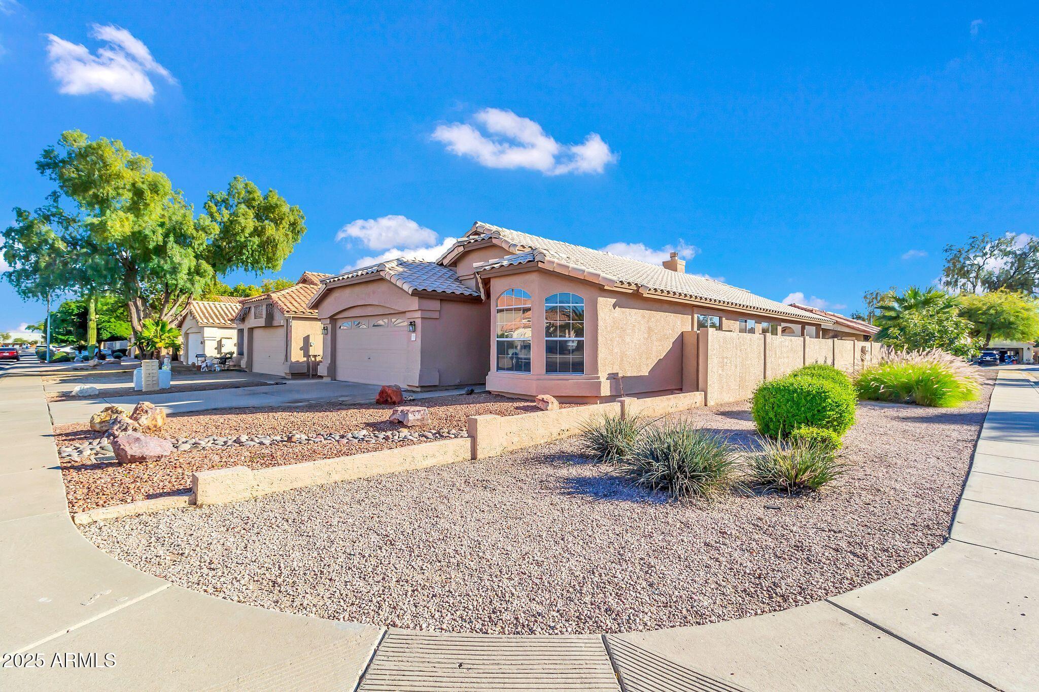 1195 W MYRNA Lane