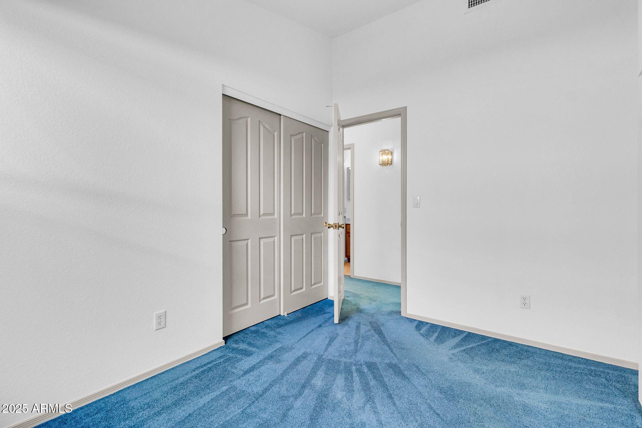 1195 W MYRNA Lane