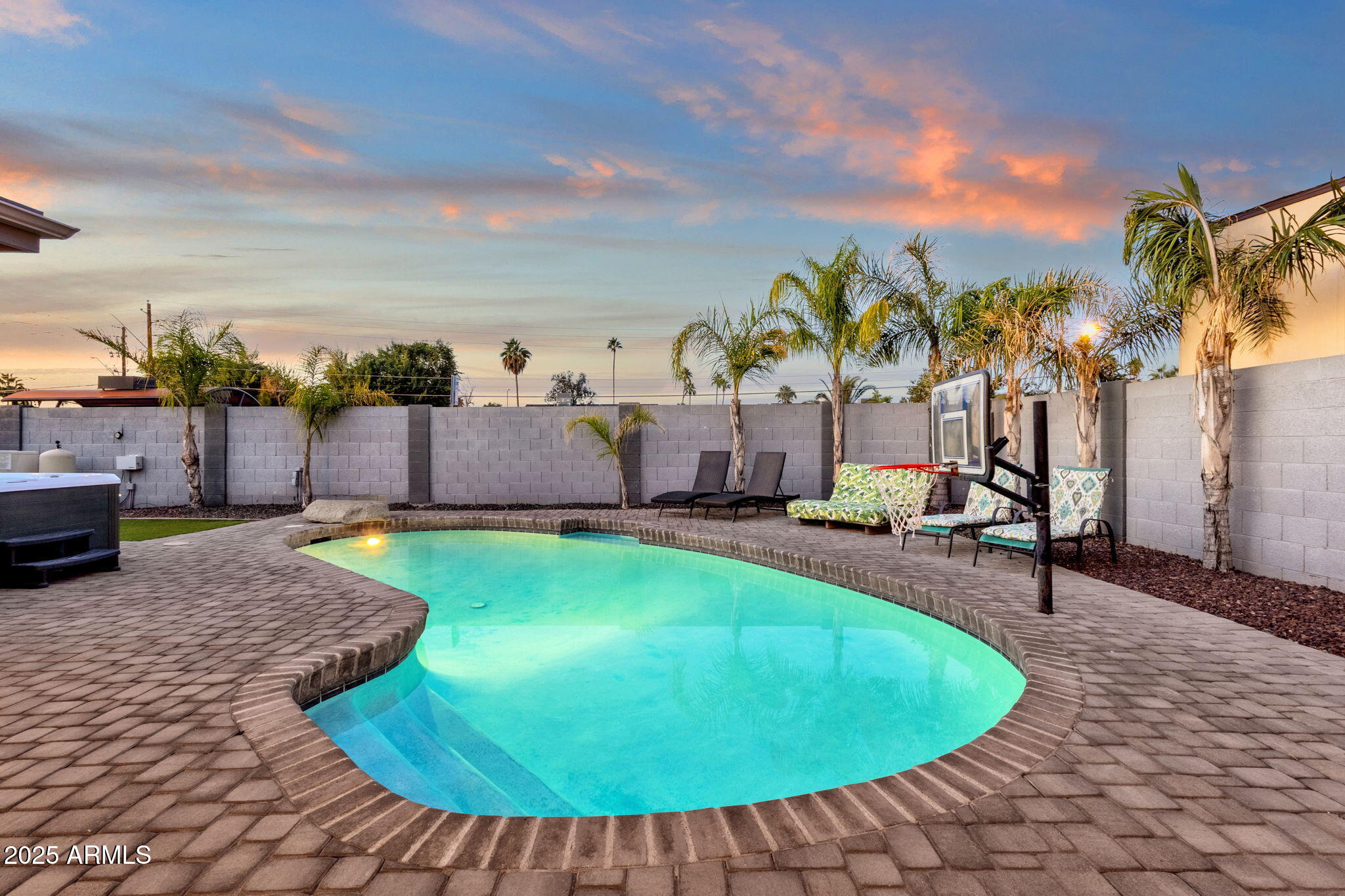 5210 E KAREN Drive