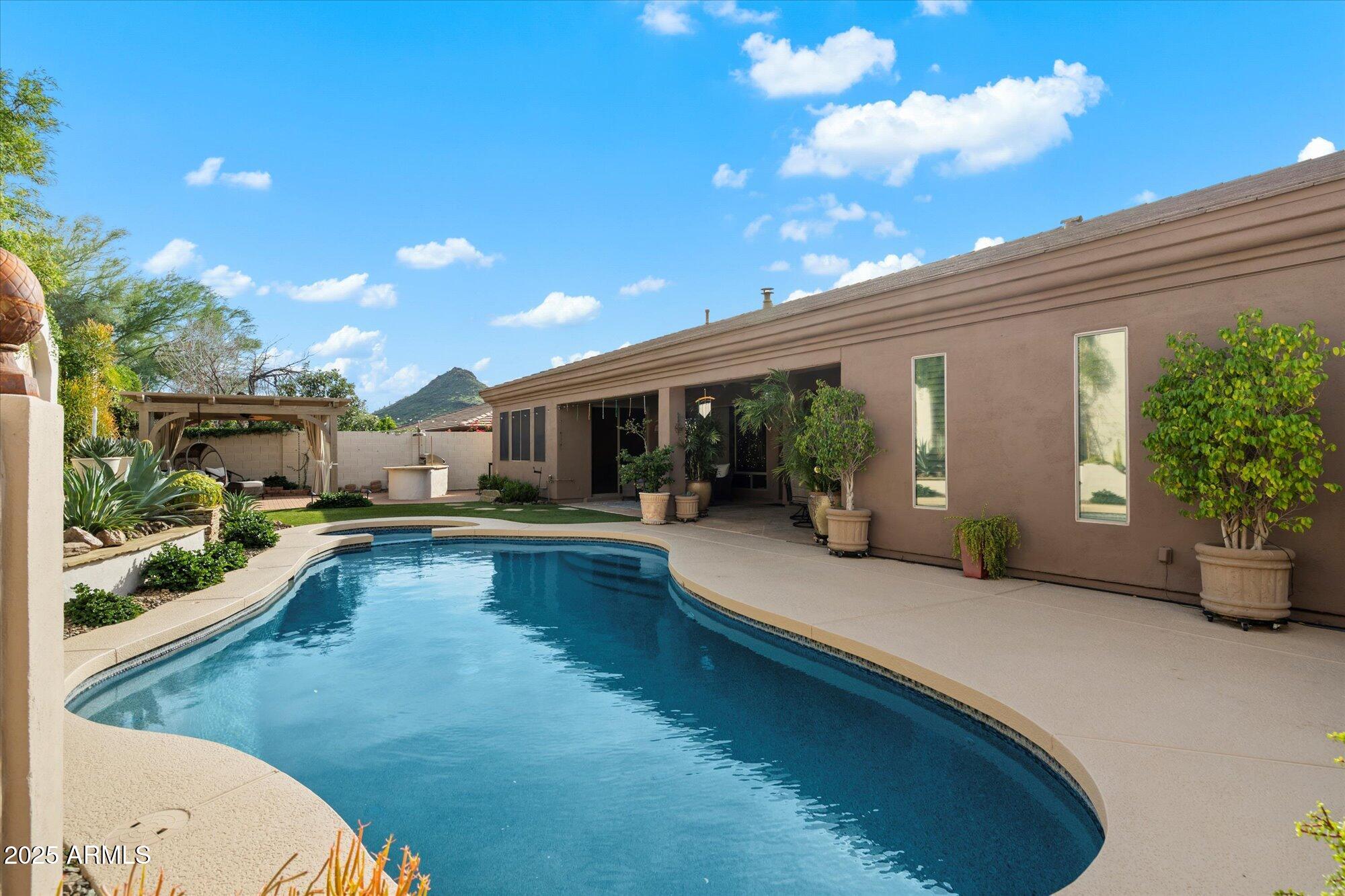 10733 N 140th Place