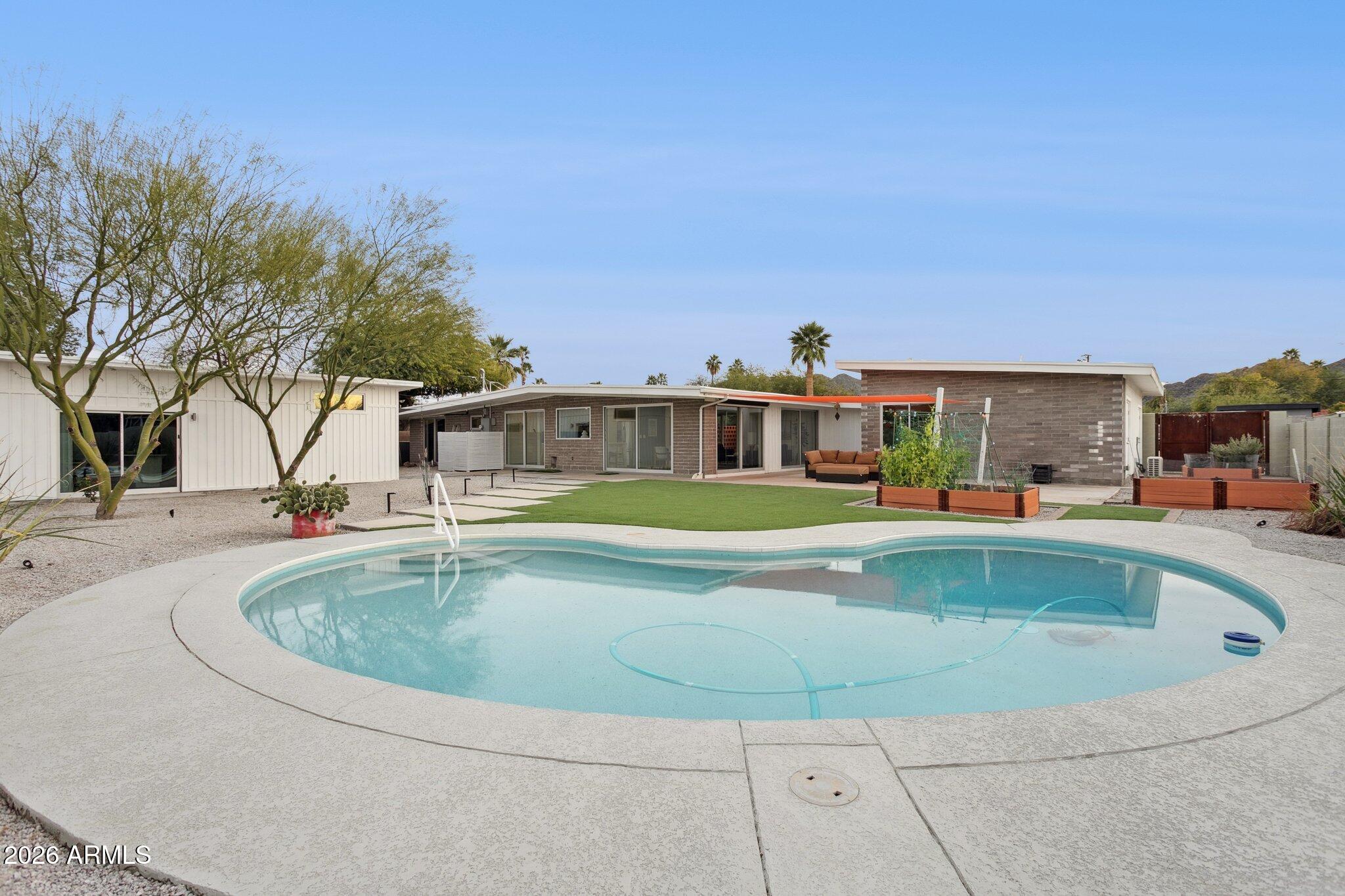 3520 E ONYX Avenue