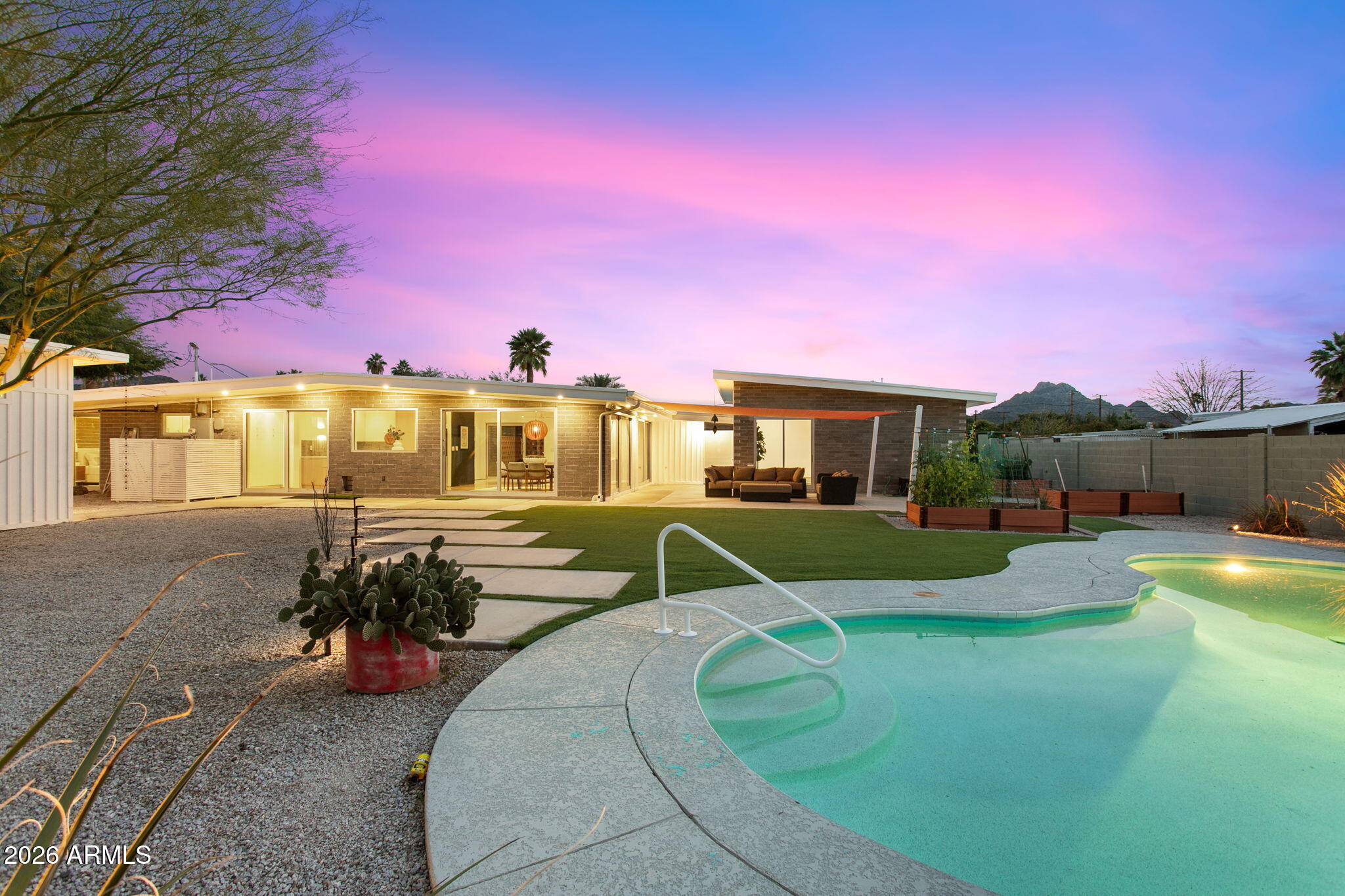 3520 E ONYX Avenue