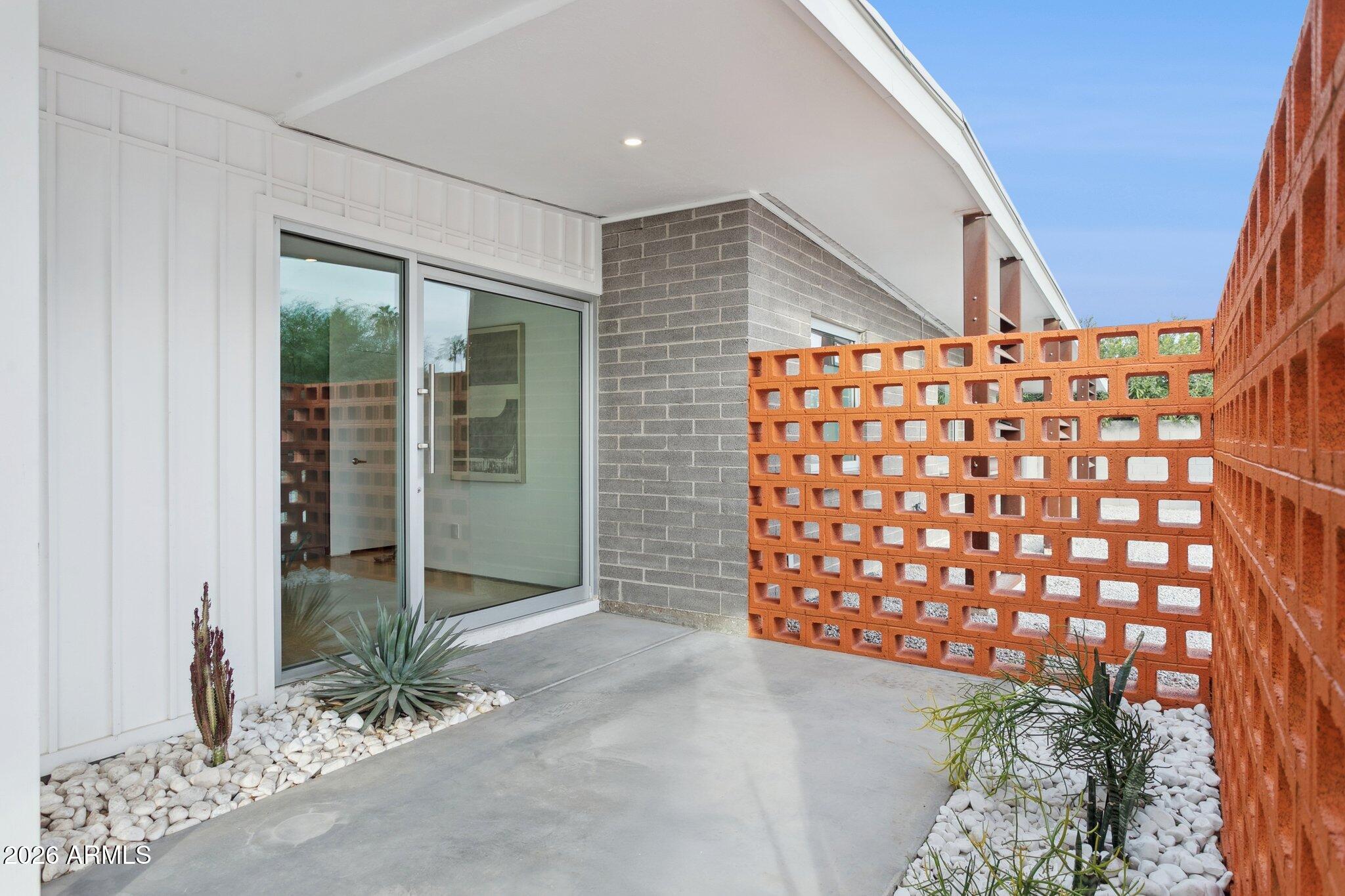 3520 E ONYX Avenue