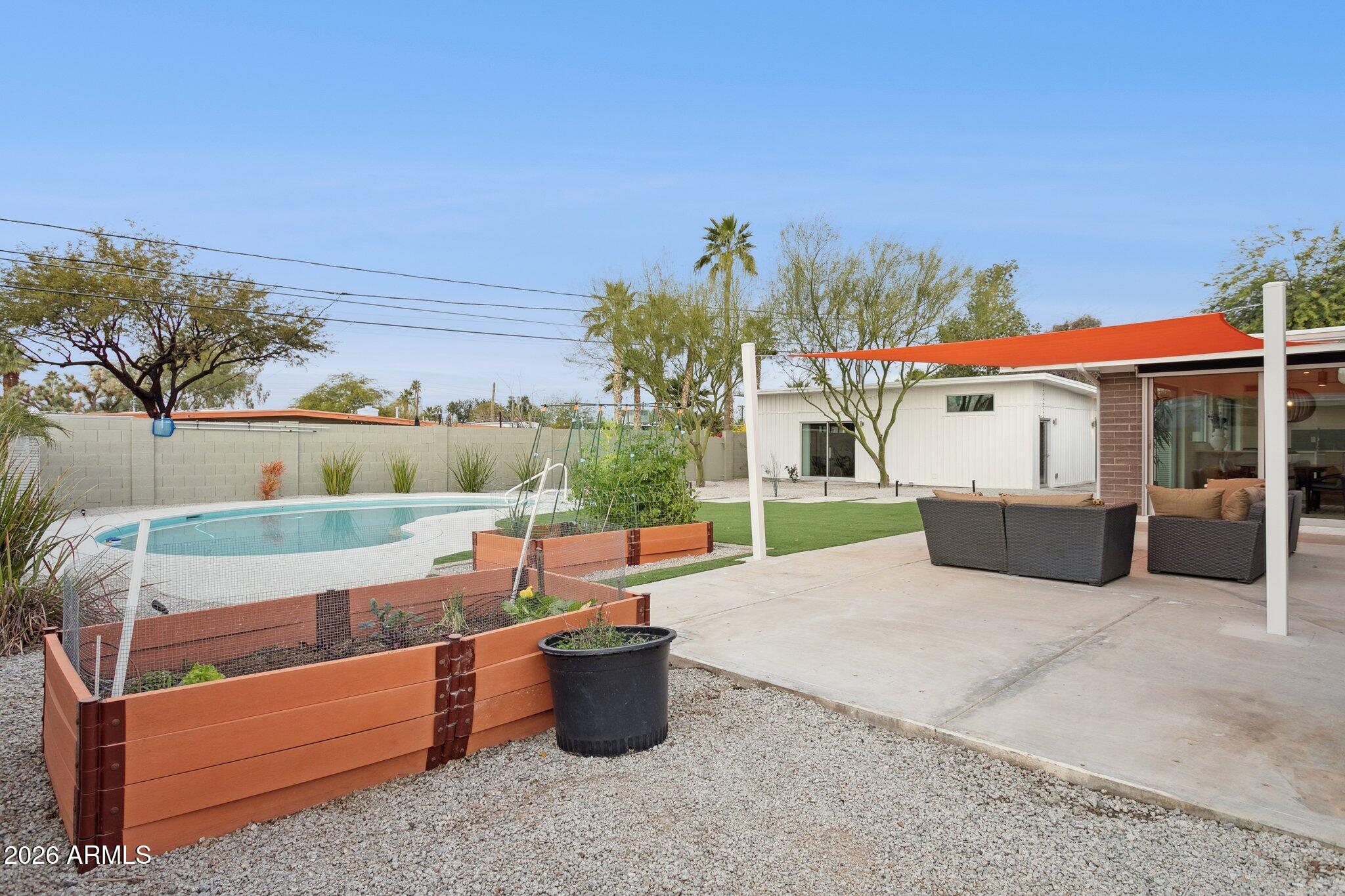 3520 E ONYX Avenue