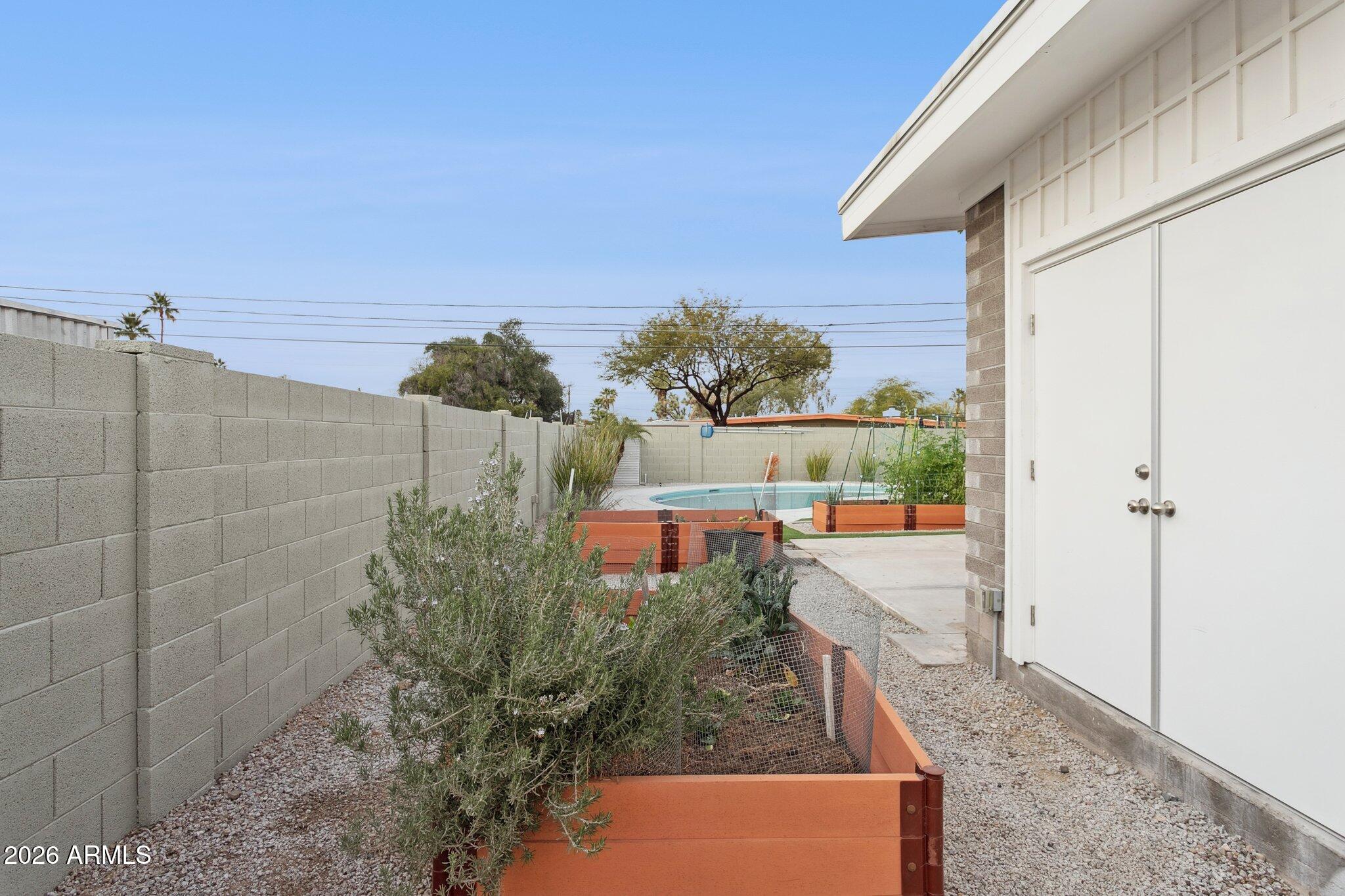 3520 E ONYX Avenue