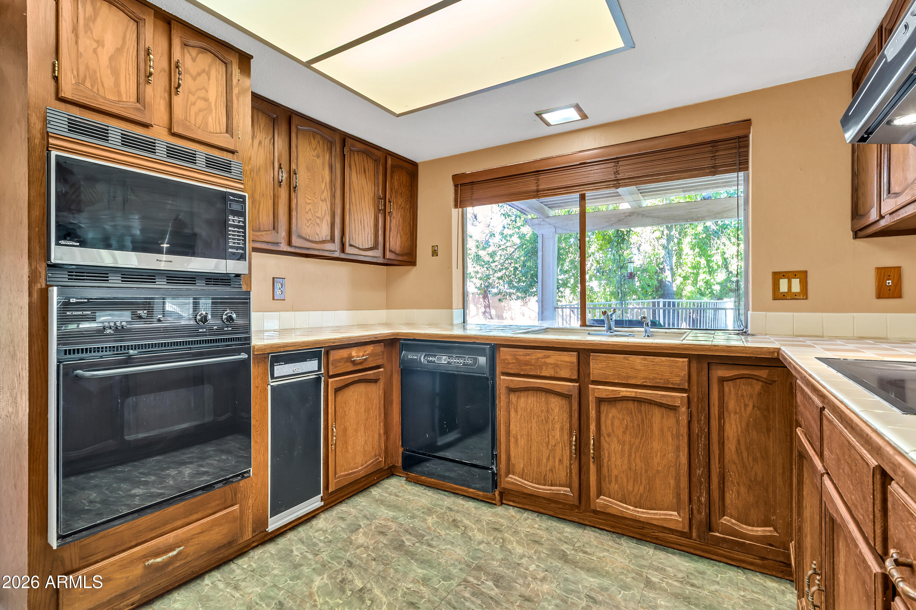 2318 W MONTEREY Circle