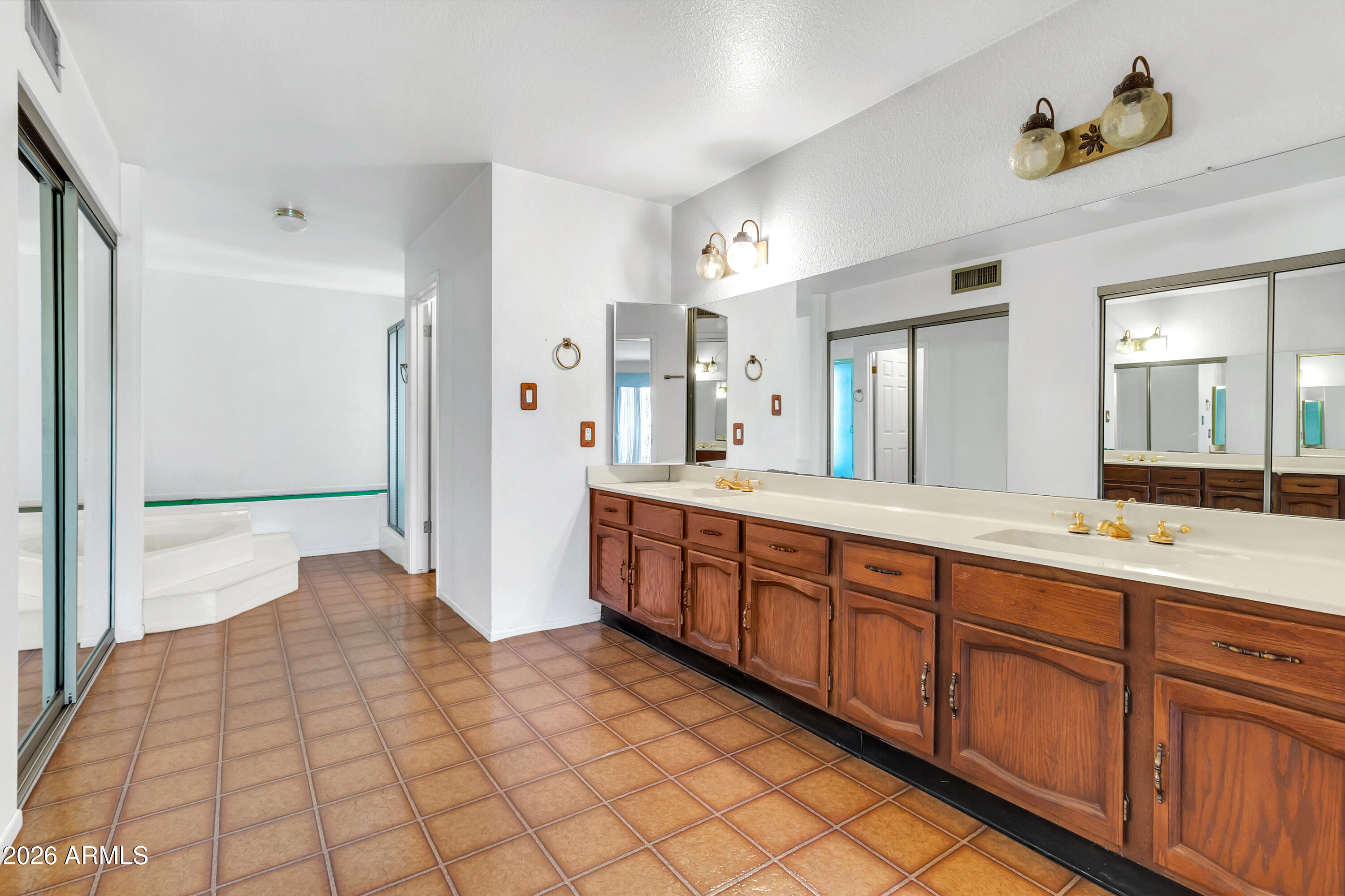 2318 W MONTEREY Circle