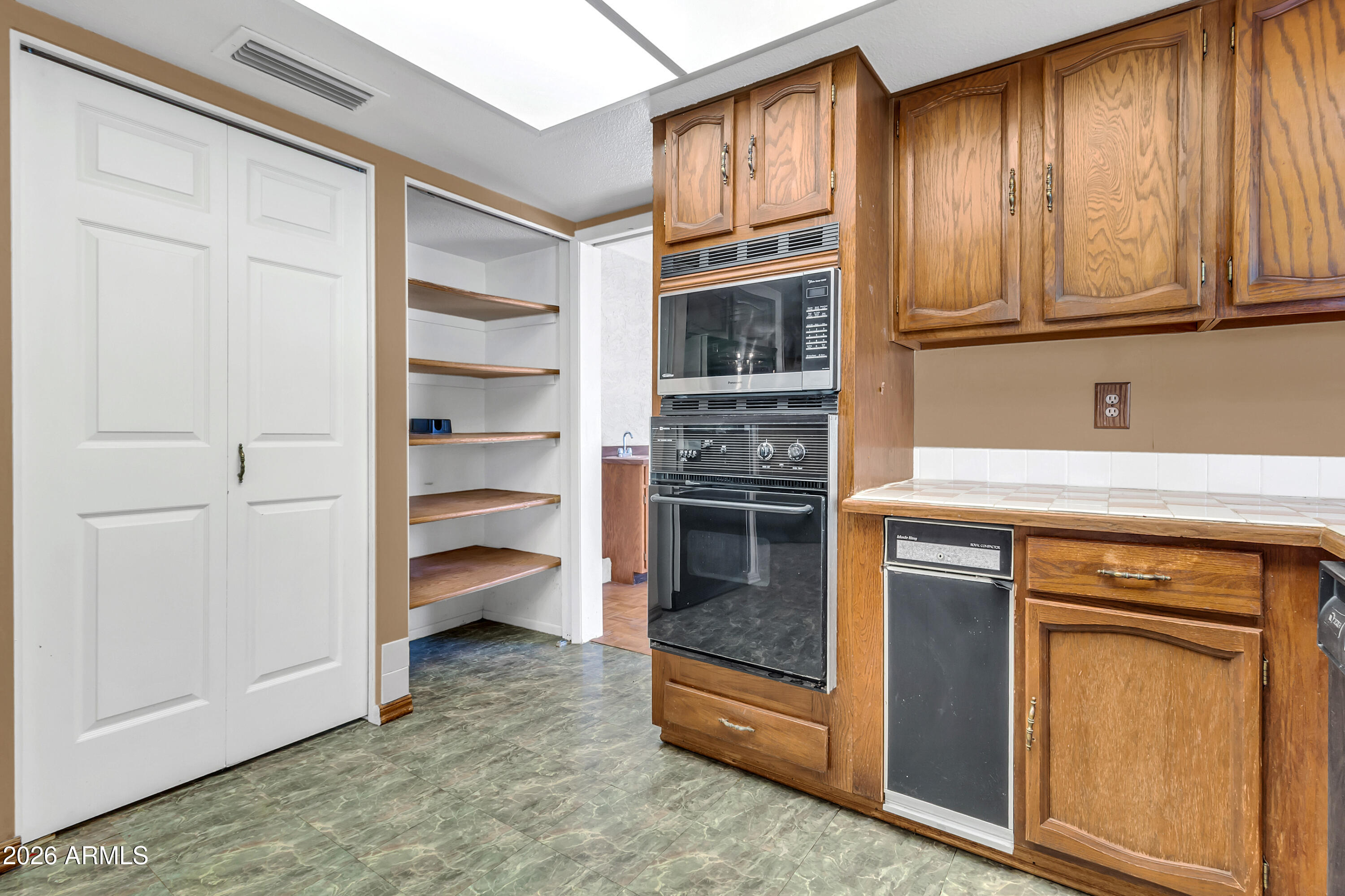 2318 W MONTEREY Circle