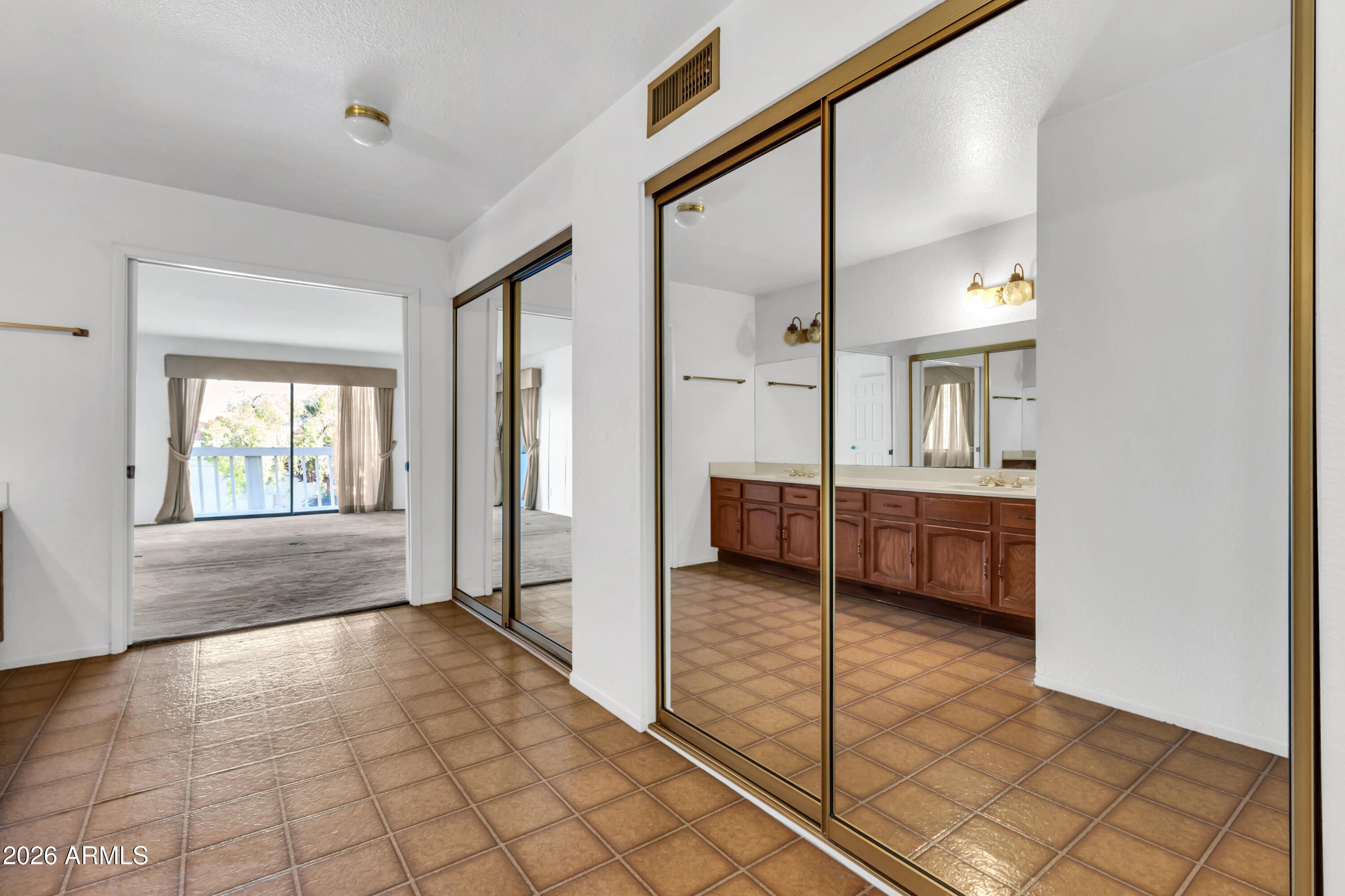 2318 W MONTEREY Circle
