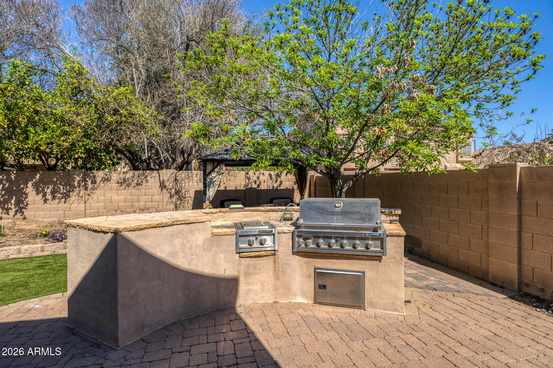 42 E JOSEPH Way