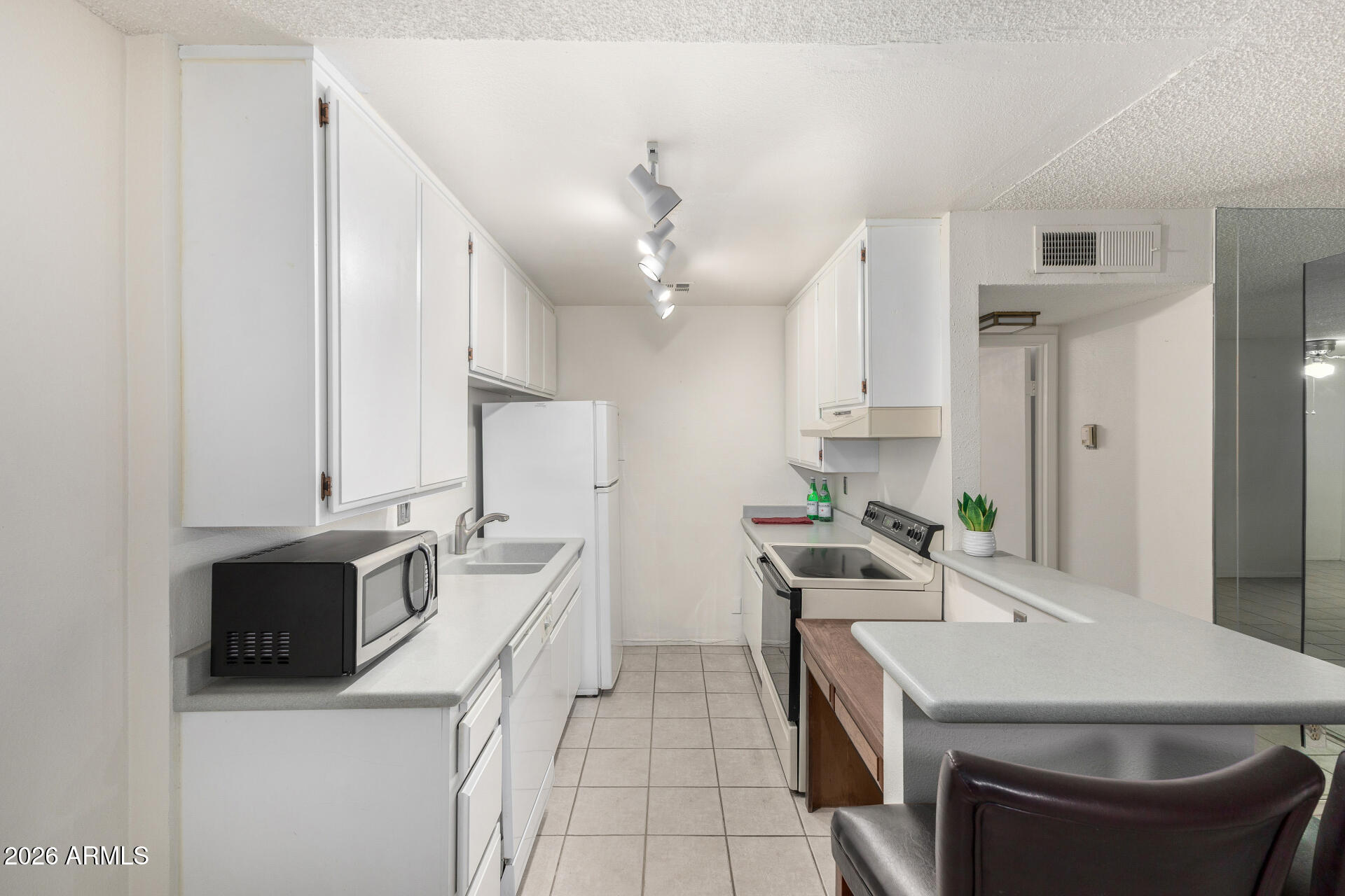 5525 E THOMAS Road M16