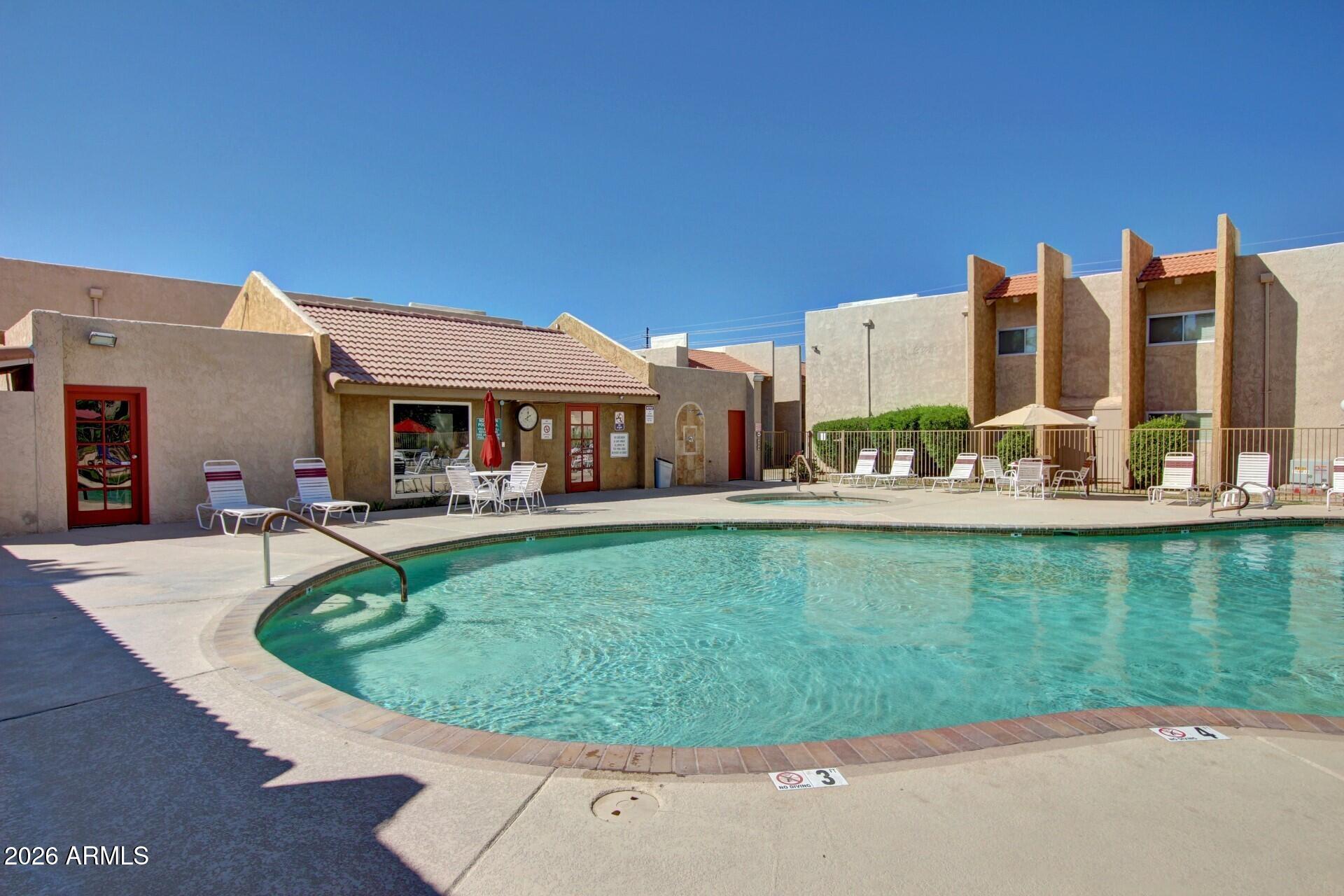 5525 E THOMAS Road M16